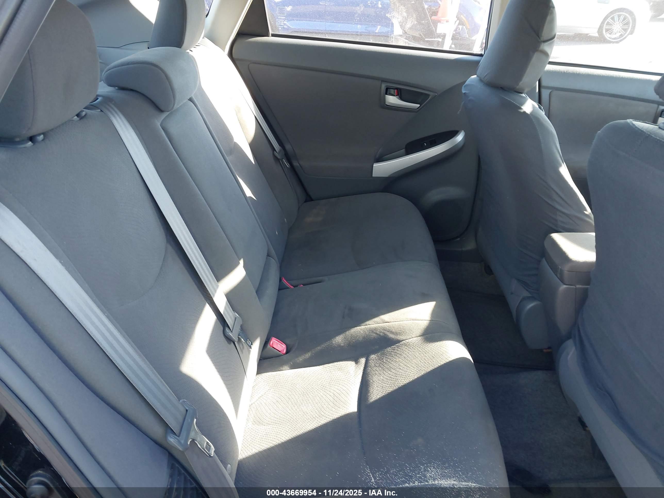 TOYOTA PRIUS image 8