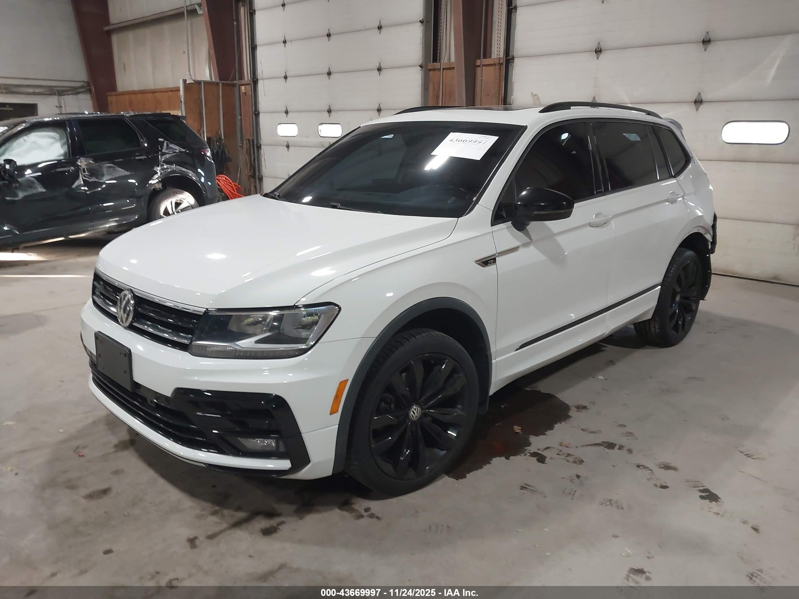 VOLKSWAGEN TIGUAN image 2