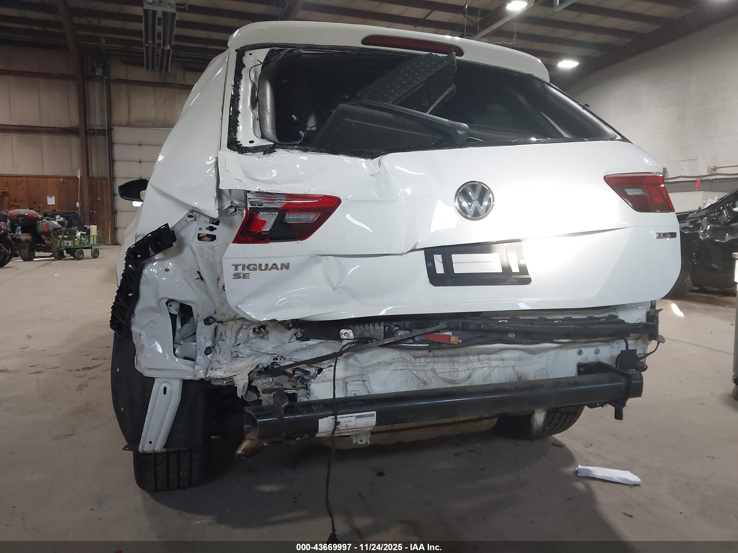 VOLKSWAGEN TIGUAN image 6