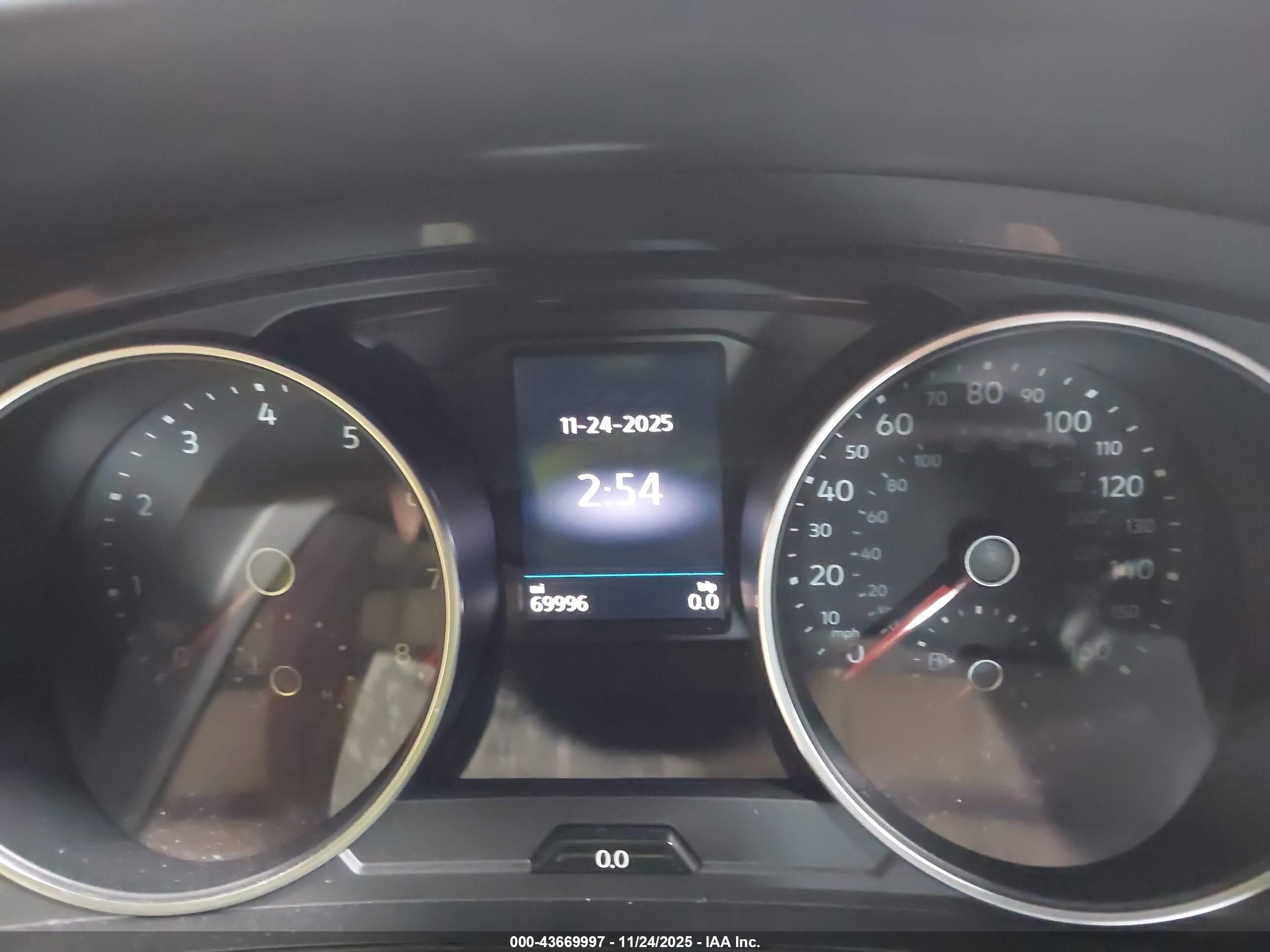 VOLKSWAGEN TIGUAN image 7