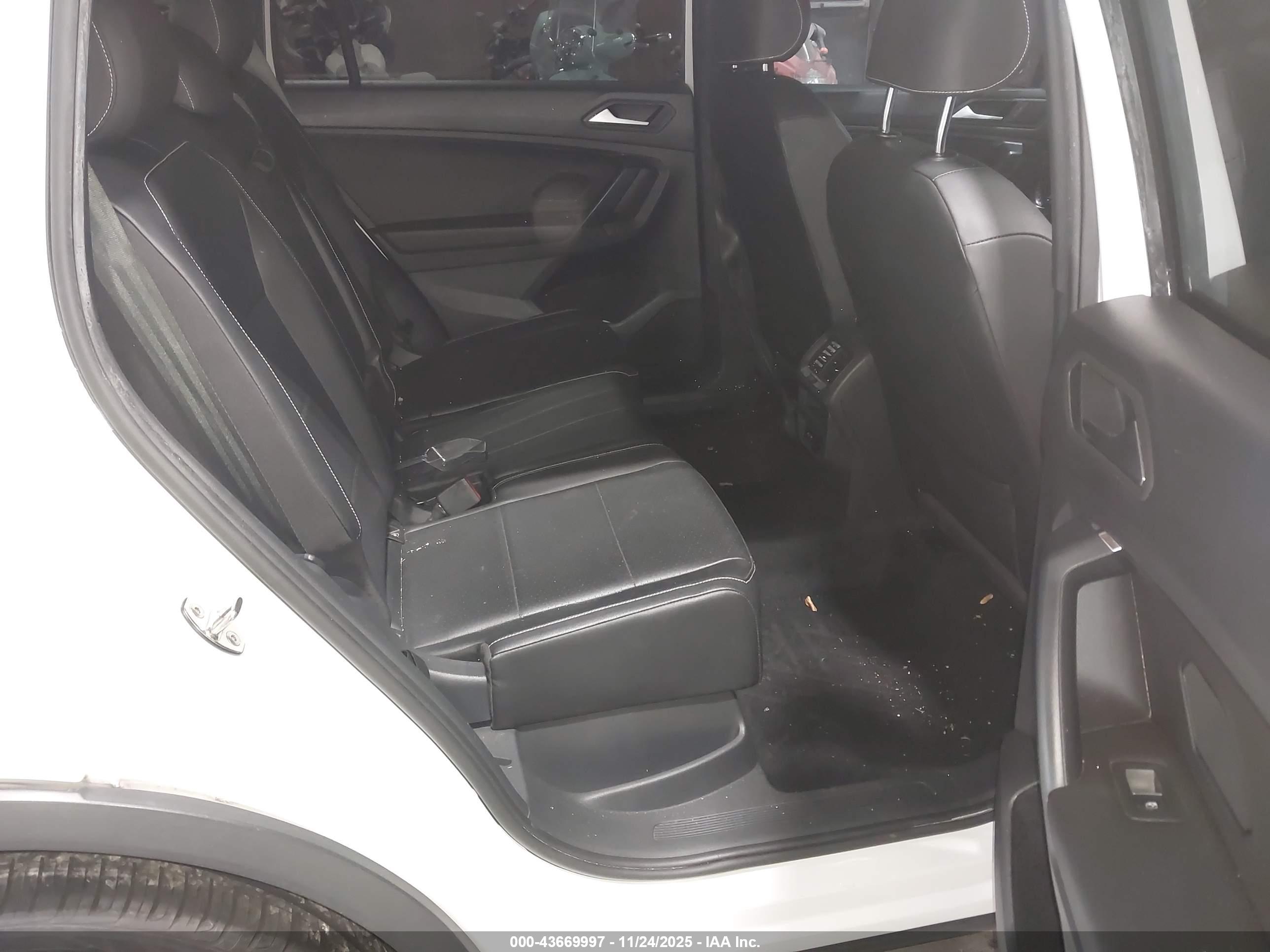 VOLKSWAGEN TIGUAN image 8