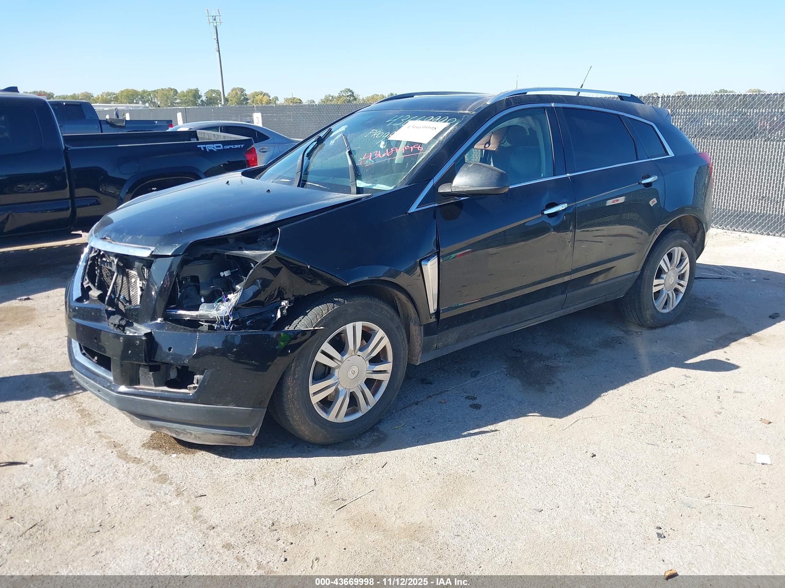 CADILLAC SRX image 2