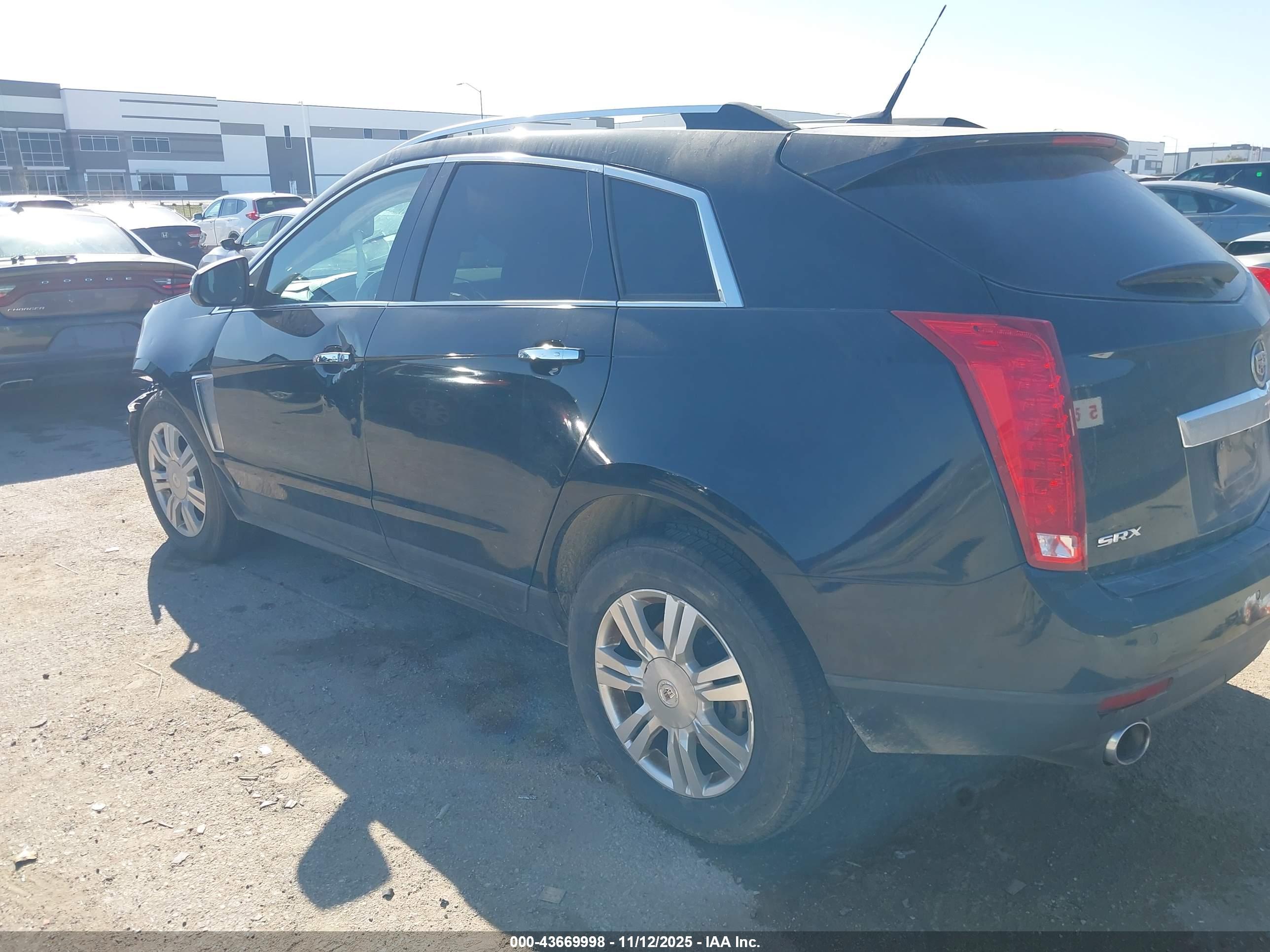 CADILLAC SRX image 3