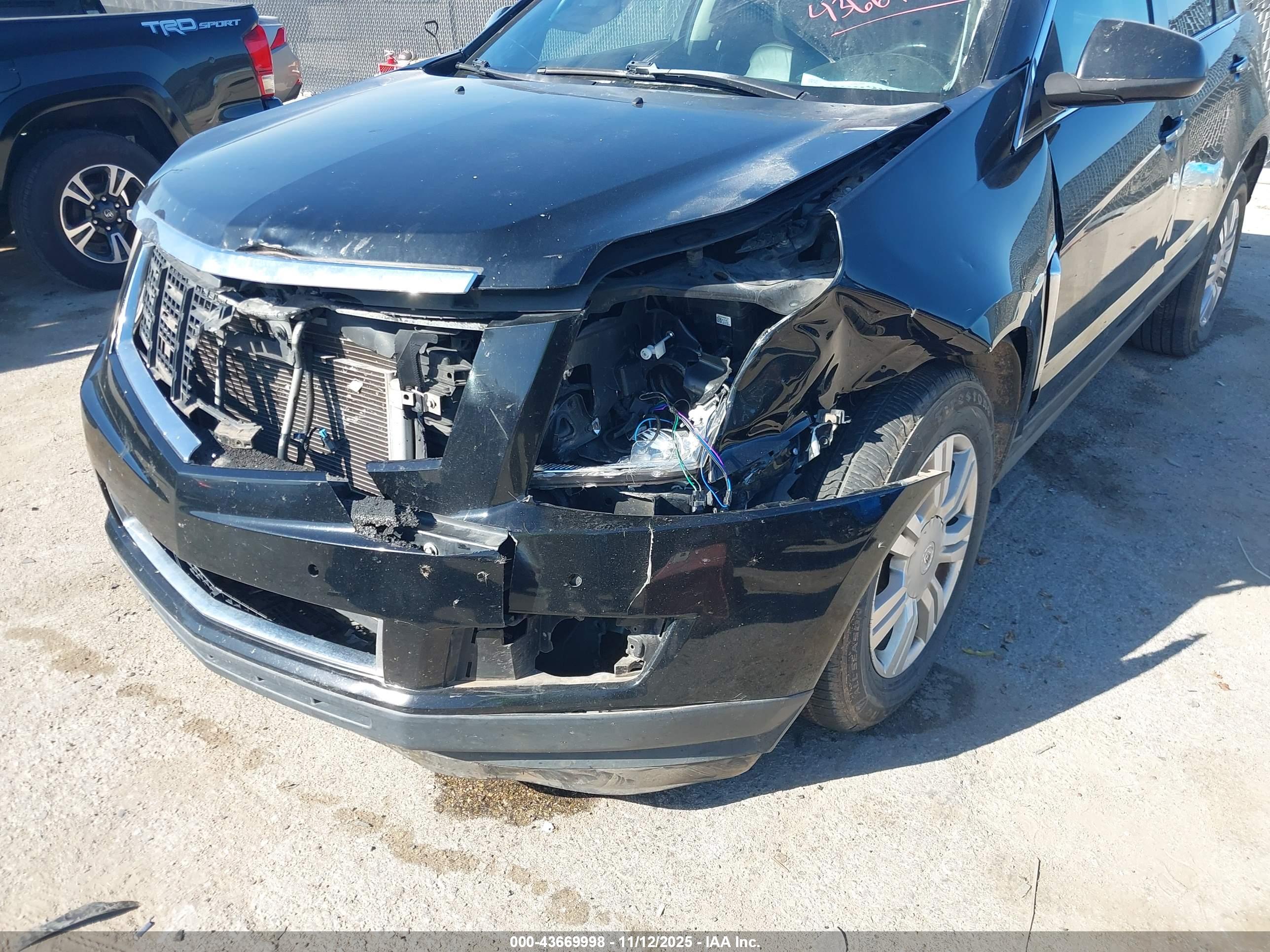 CADILLAC SRX image 6