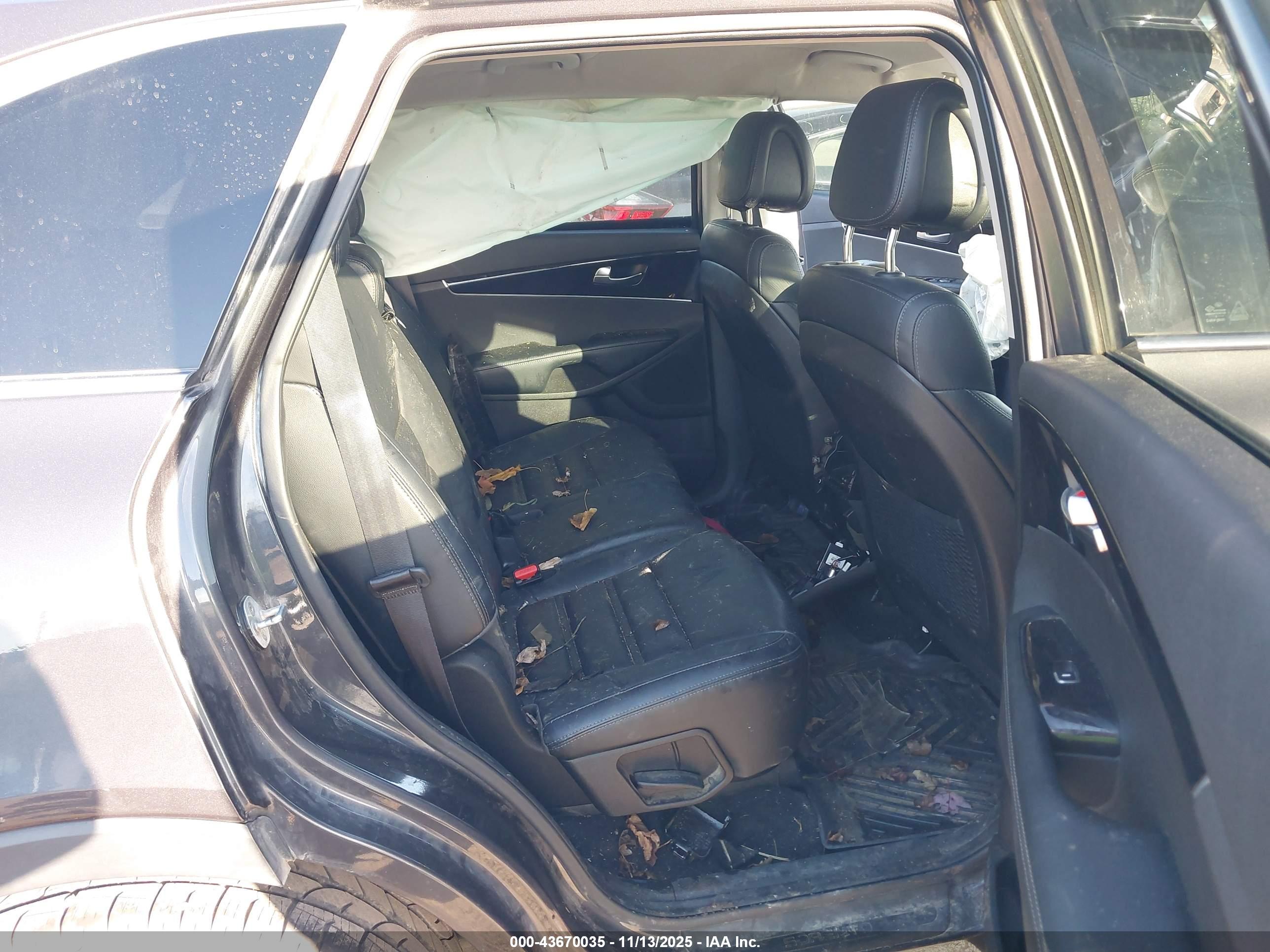 KIA SORENTO image 8