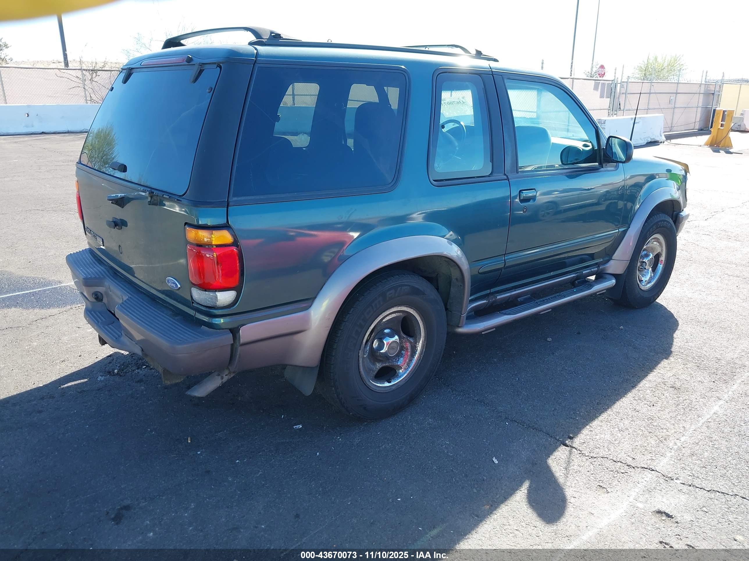 FORD EXPLORER image 4