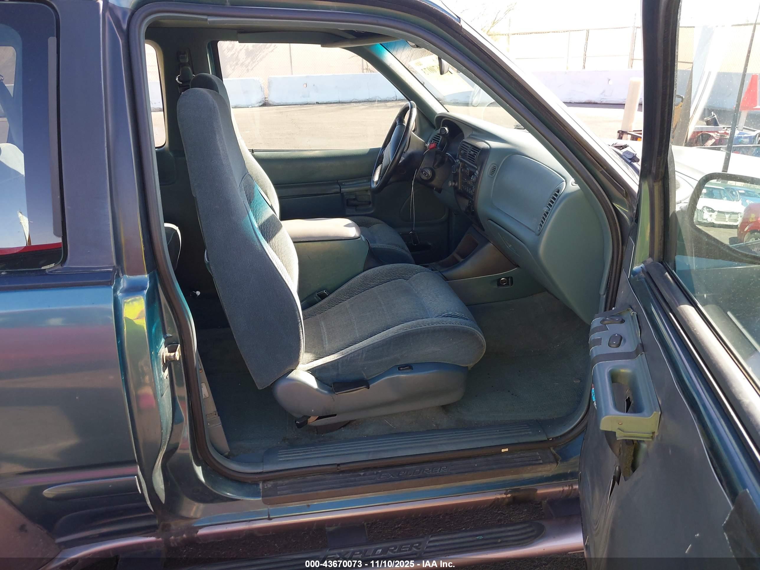 FORD EXPLORER image 5