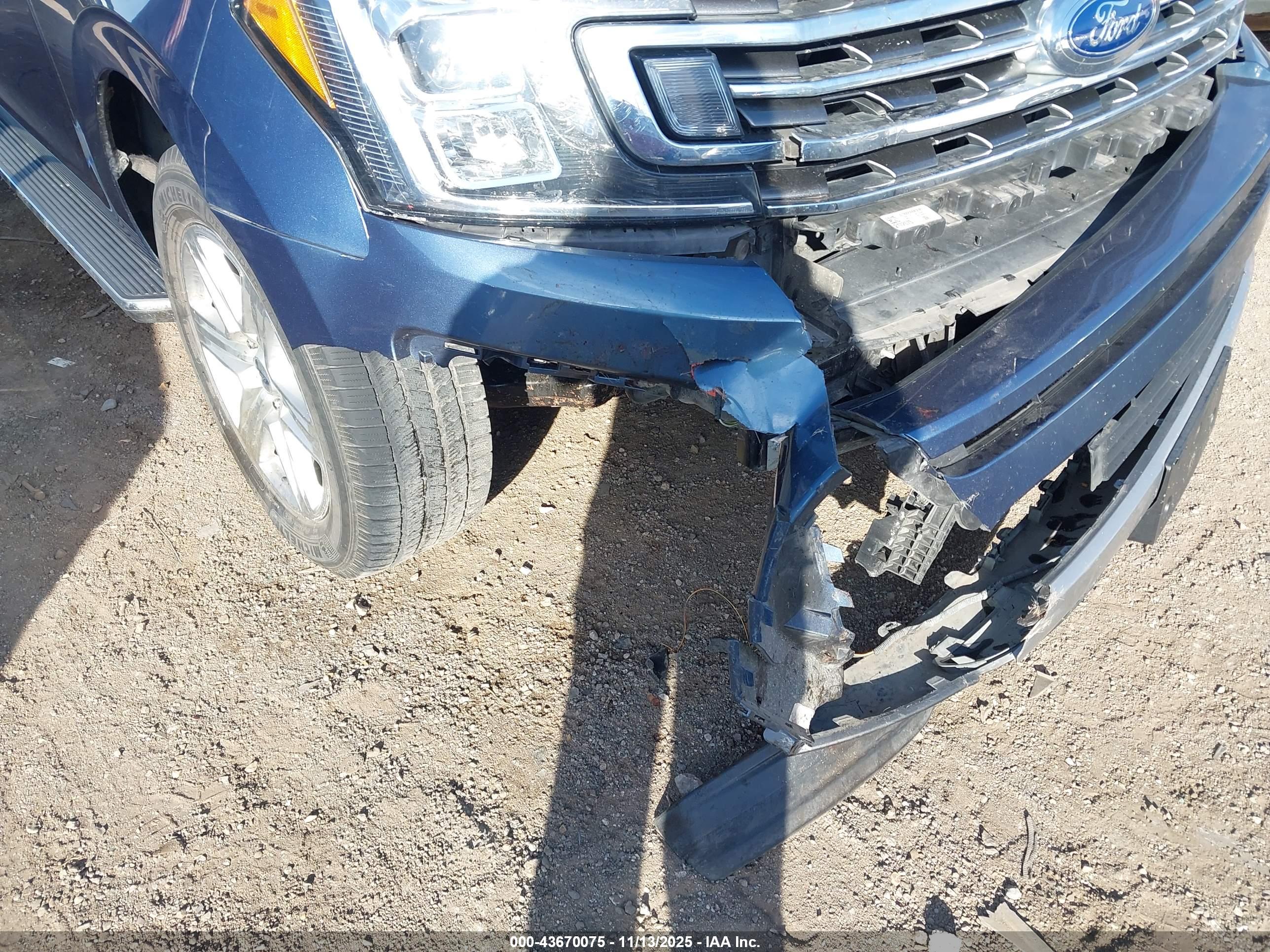 FORD EXPEDITION image 6