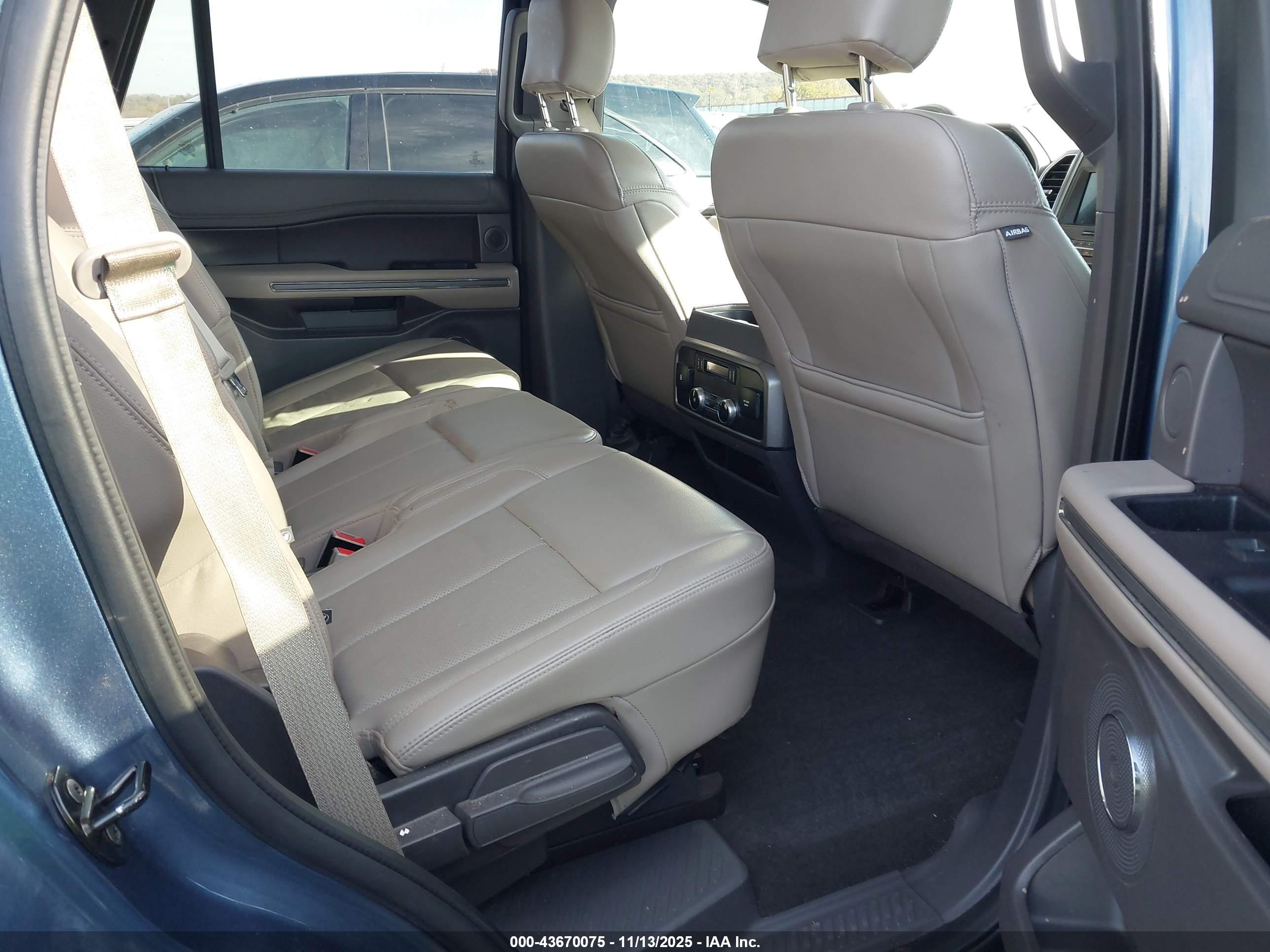 FORD EXPEDITION image 8