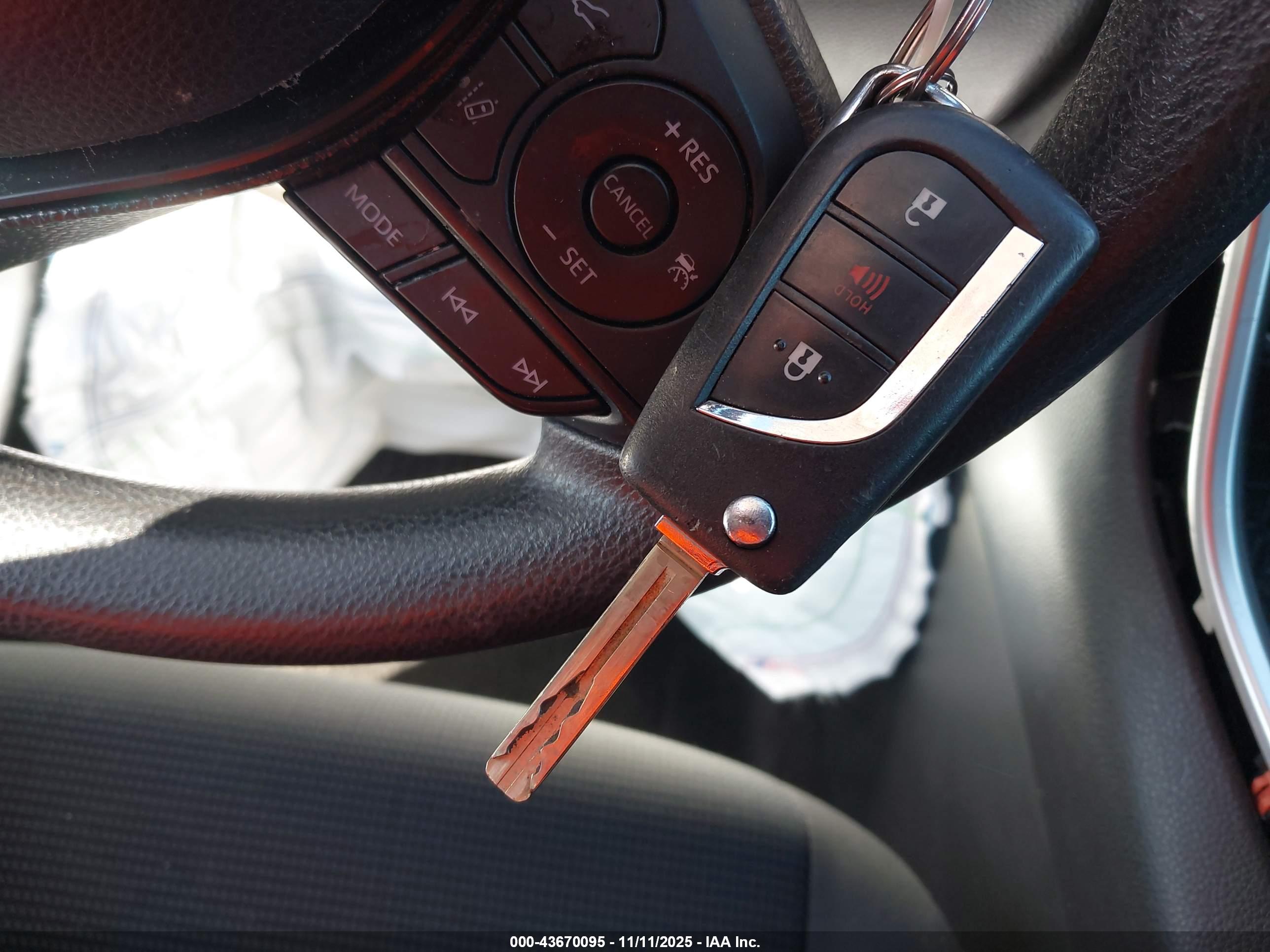 TOYOTA RAV4 image 11