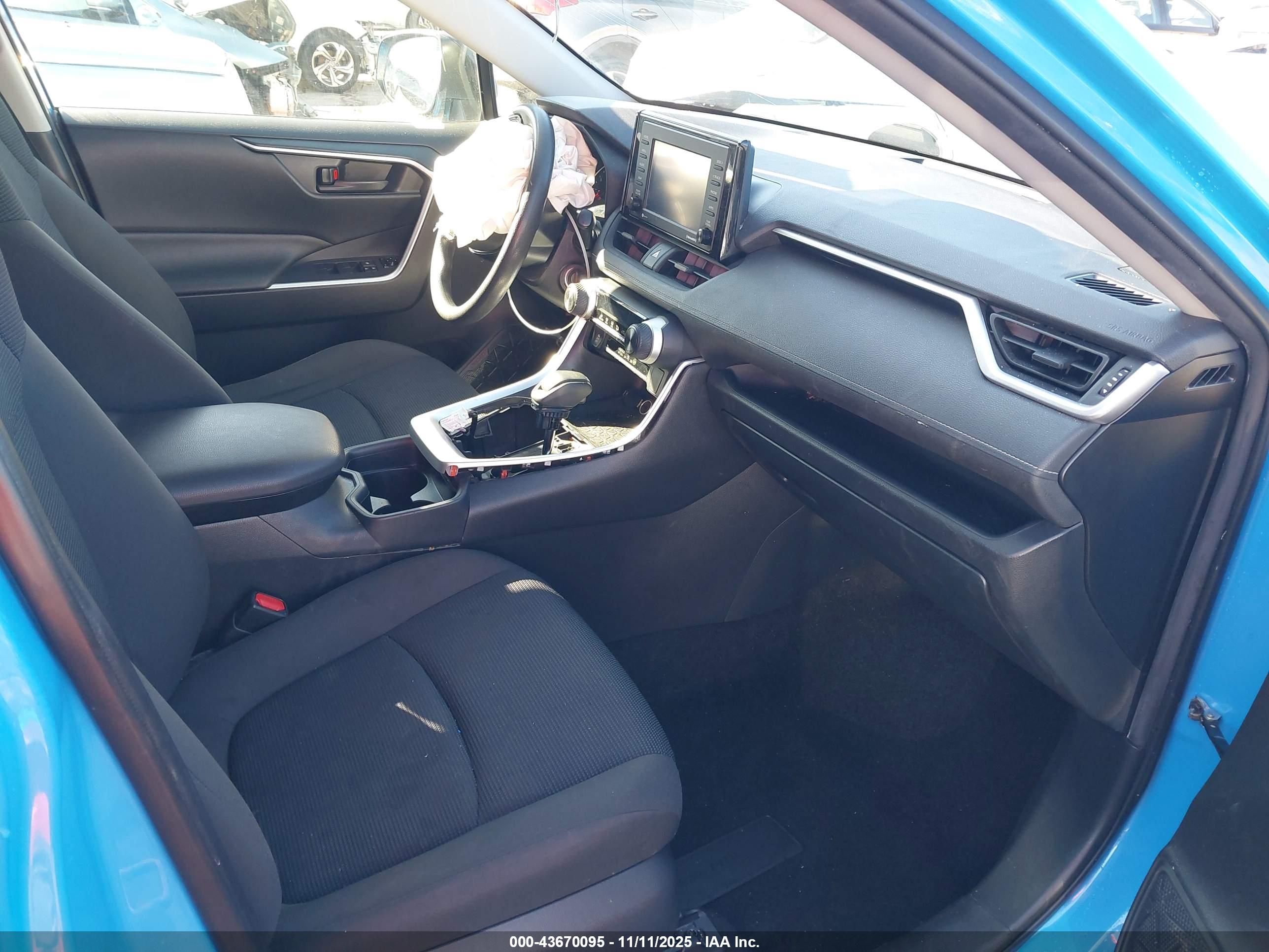 TOYOTA RAV4 image 5