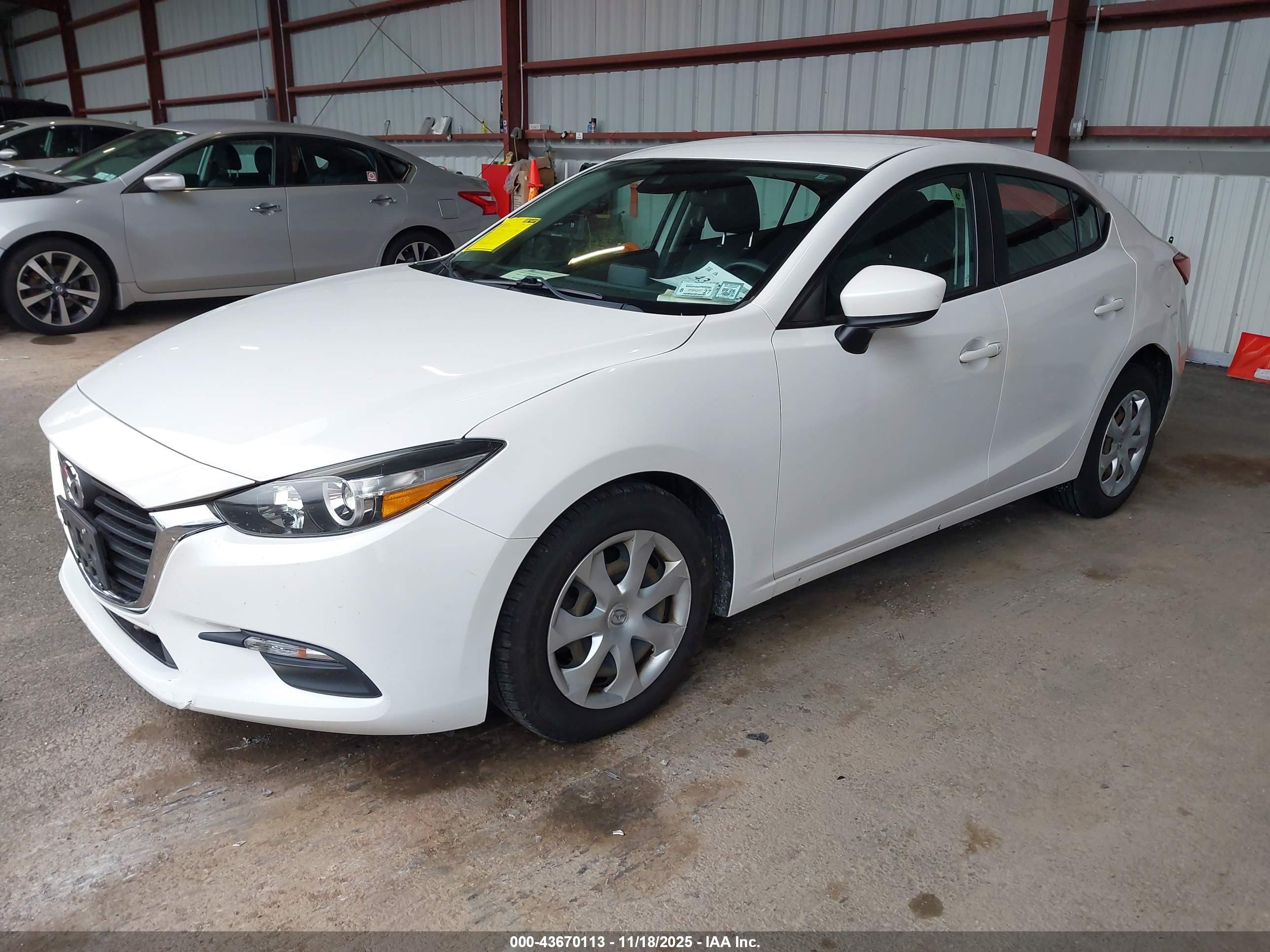 MAZDA MAZDA3 image 2