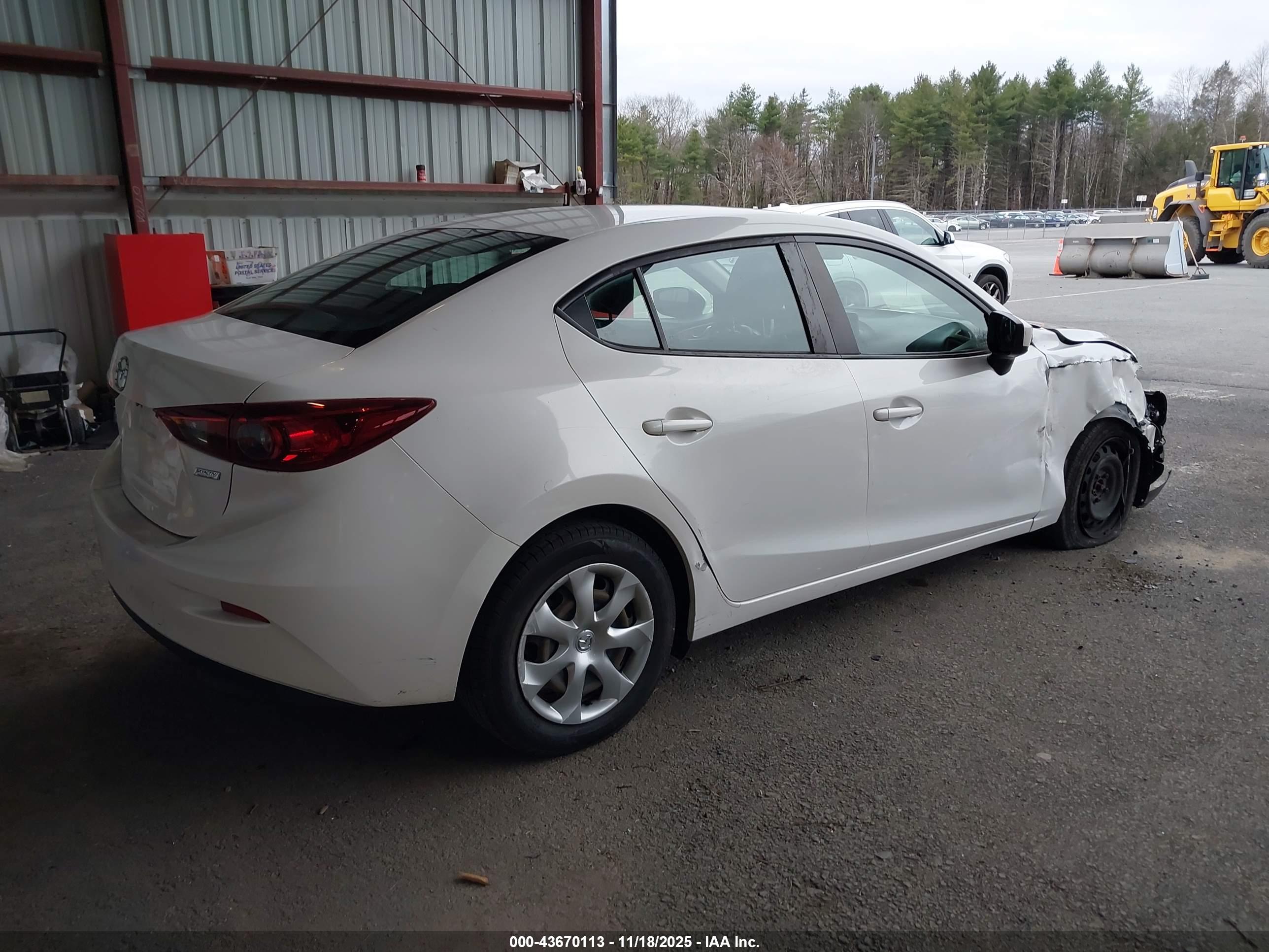 MAZDA MAZDA3 image 4