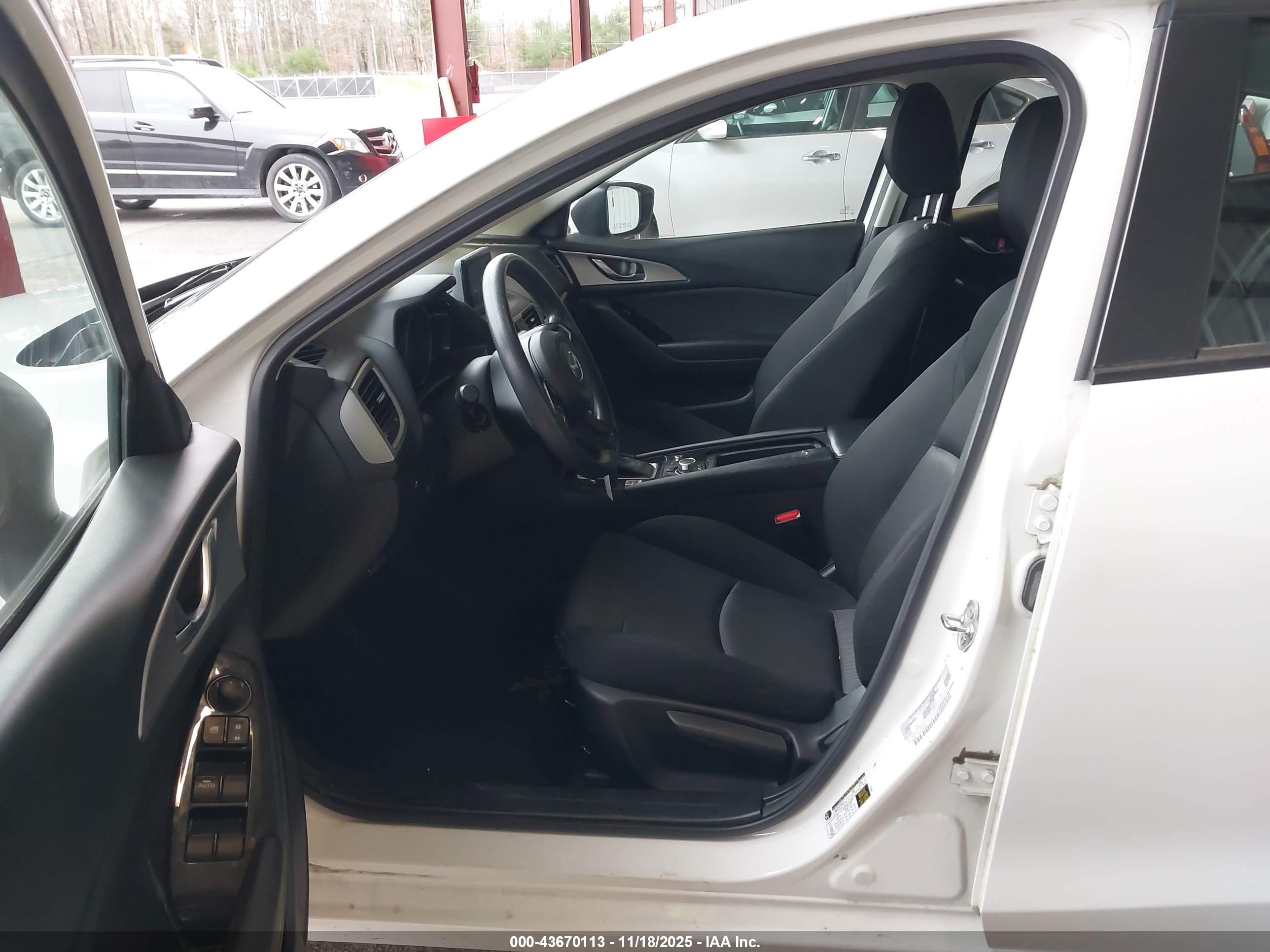 MAZDA MAZDA3 image 5