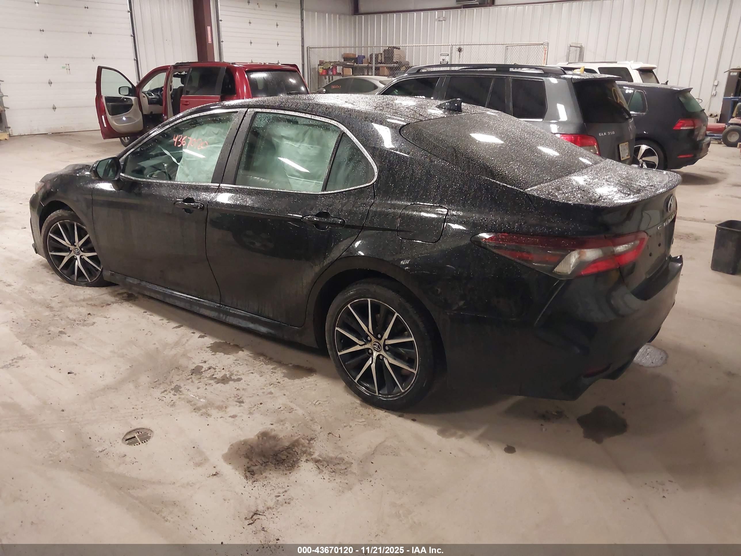 TOYOTA CAMRY image 3
