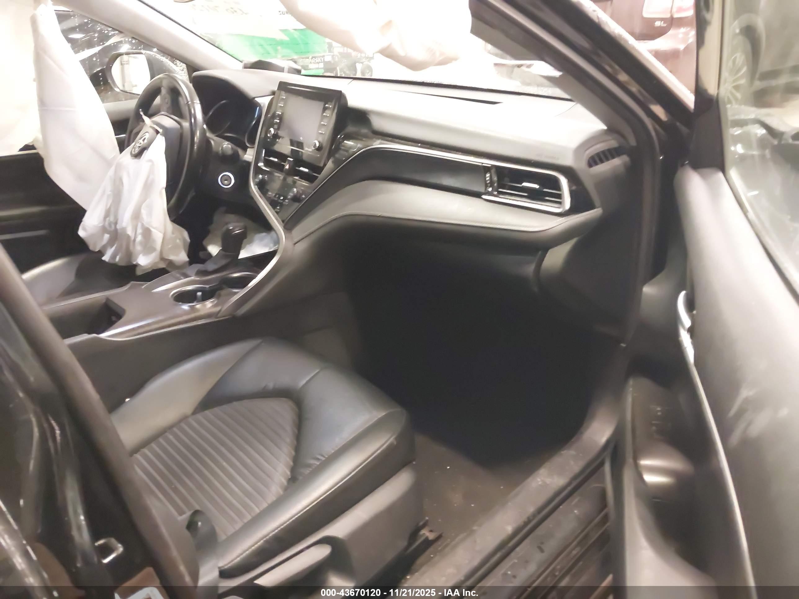 TOYOTA CAMRY image 5