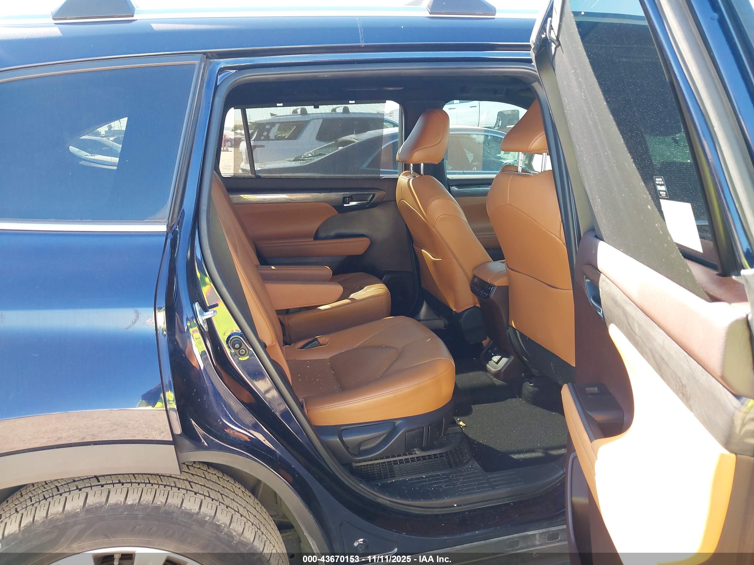 TOYOTA HIGHLANDER image 8