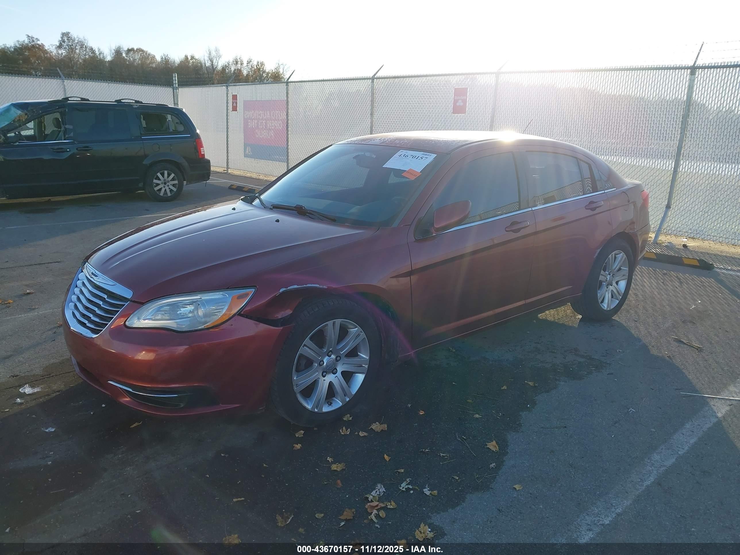 CHRYSLER 200 image 2