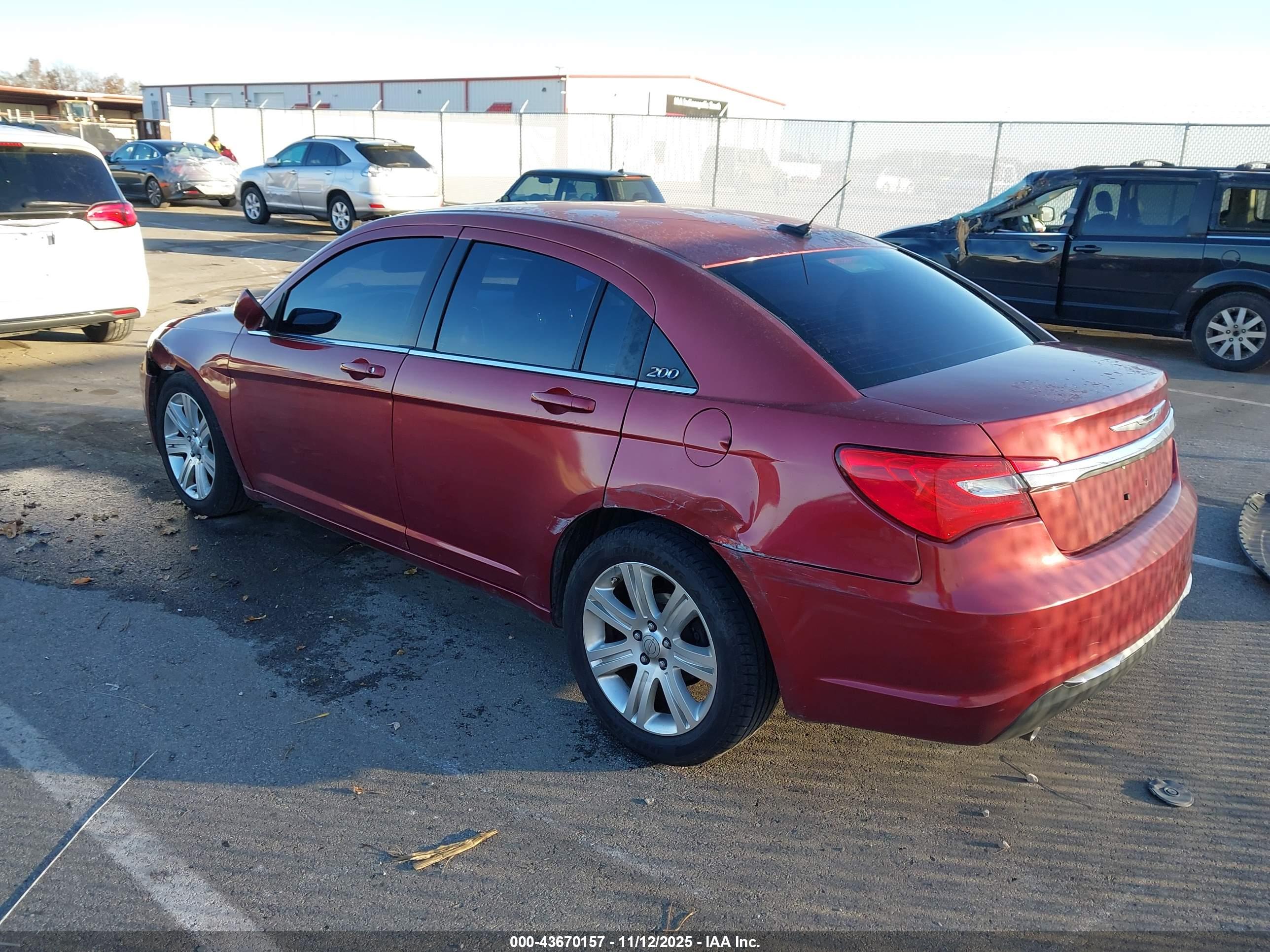 CHRYSLER 200 image 3