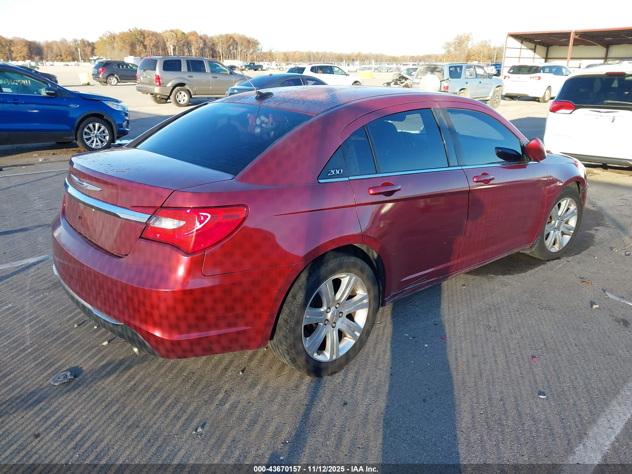 CHRYSLER 200 image 4