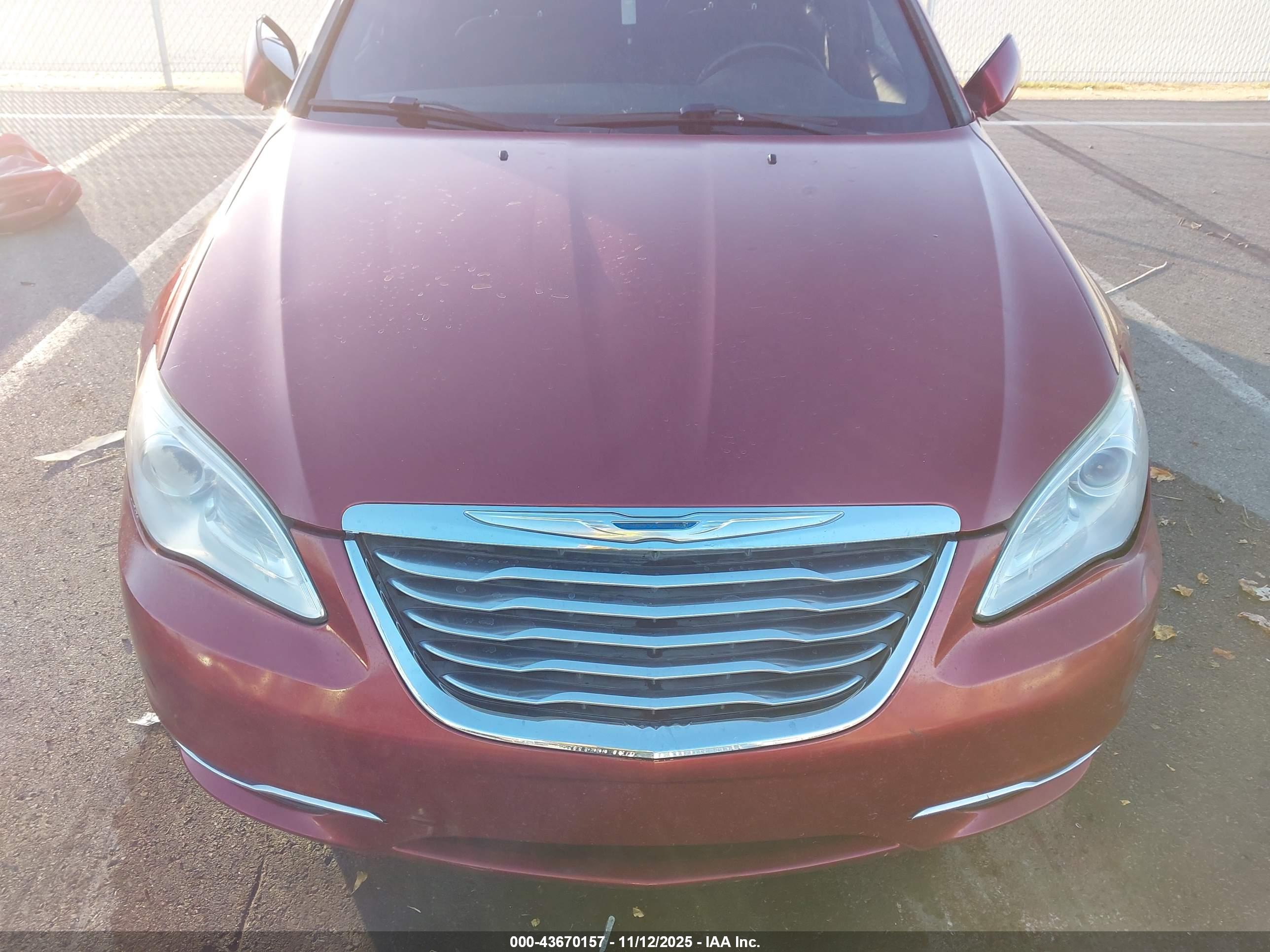 CHRYSLER 200 image 6