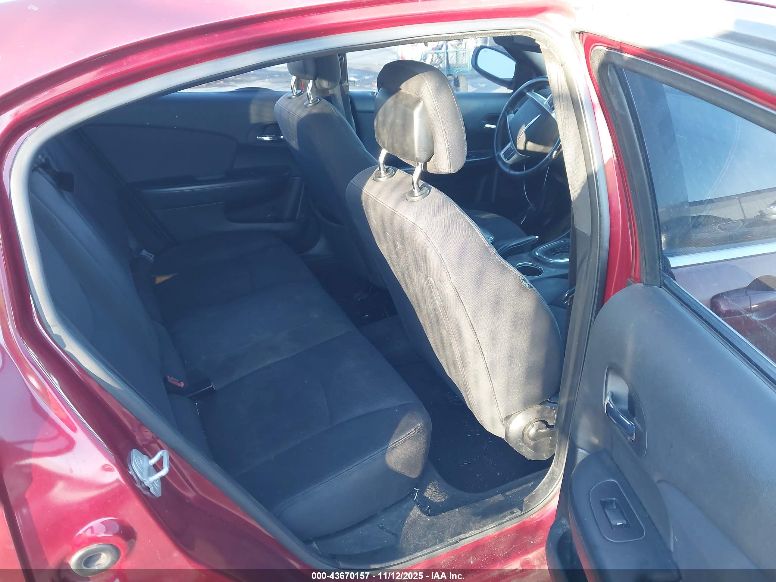 CHRYSLER 200 image 8