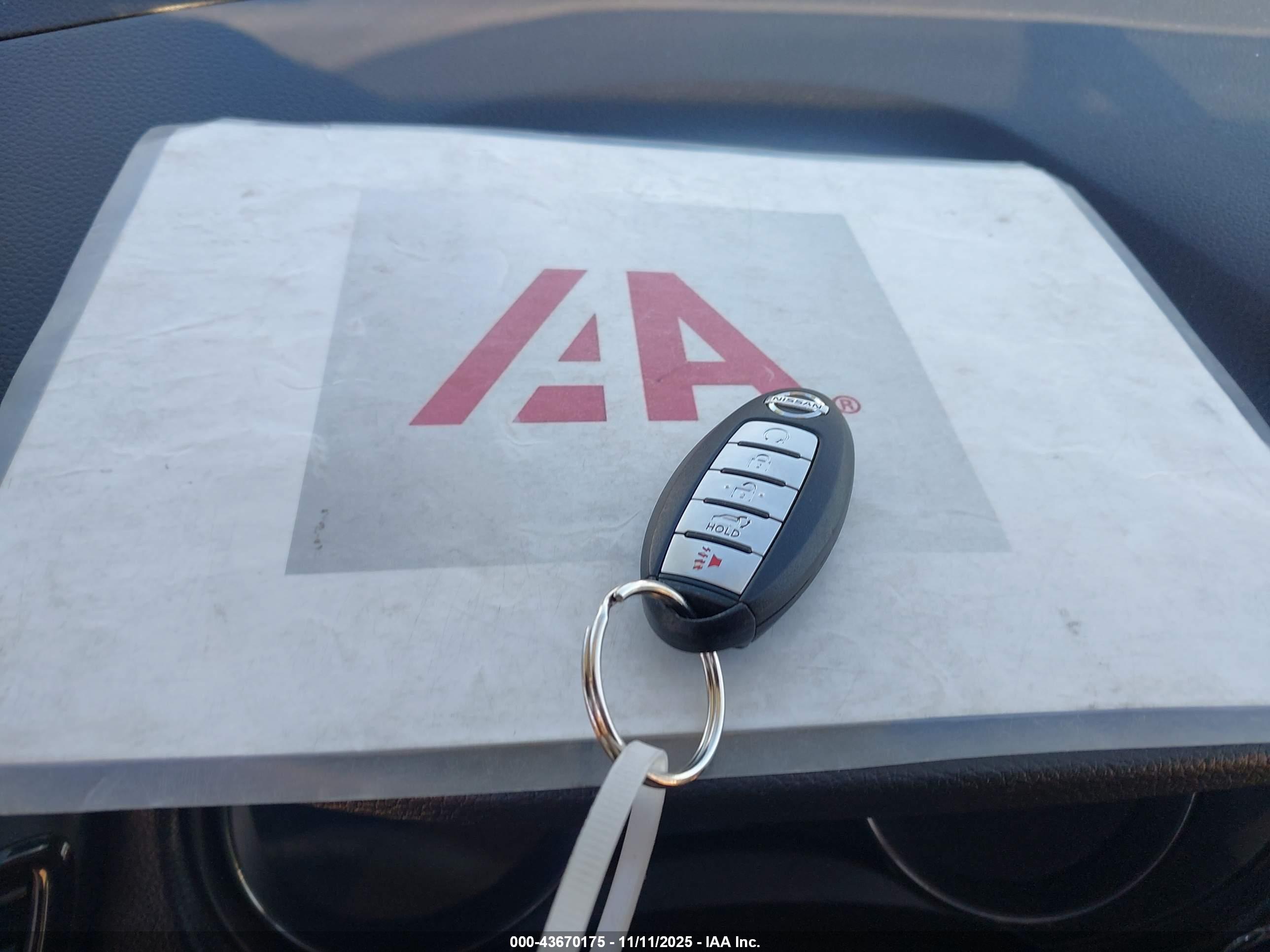 NISSAN ROGUE image 11