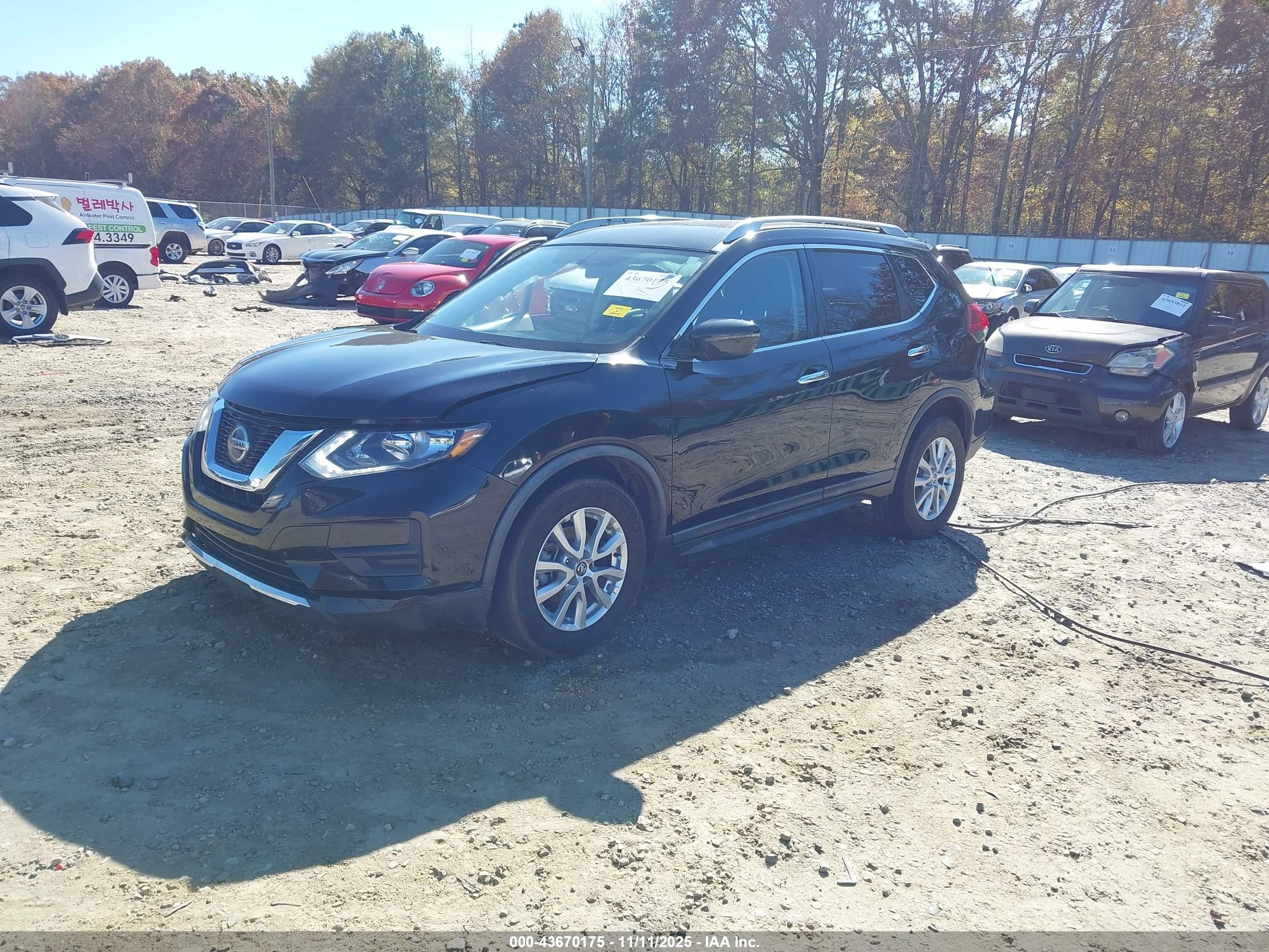 NISSAN ROGUE image 2