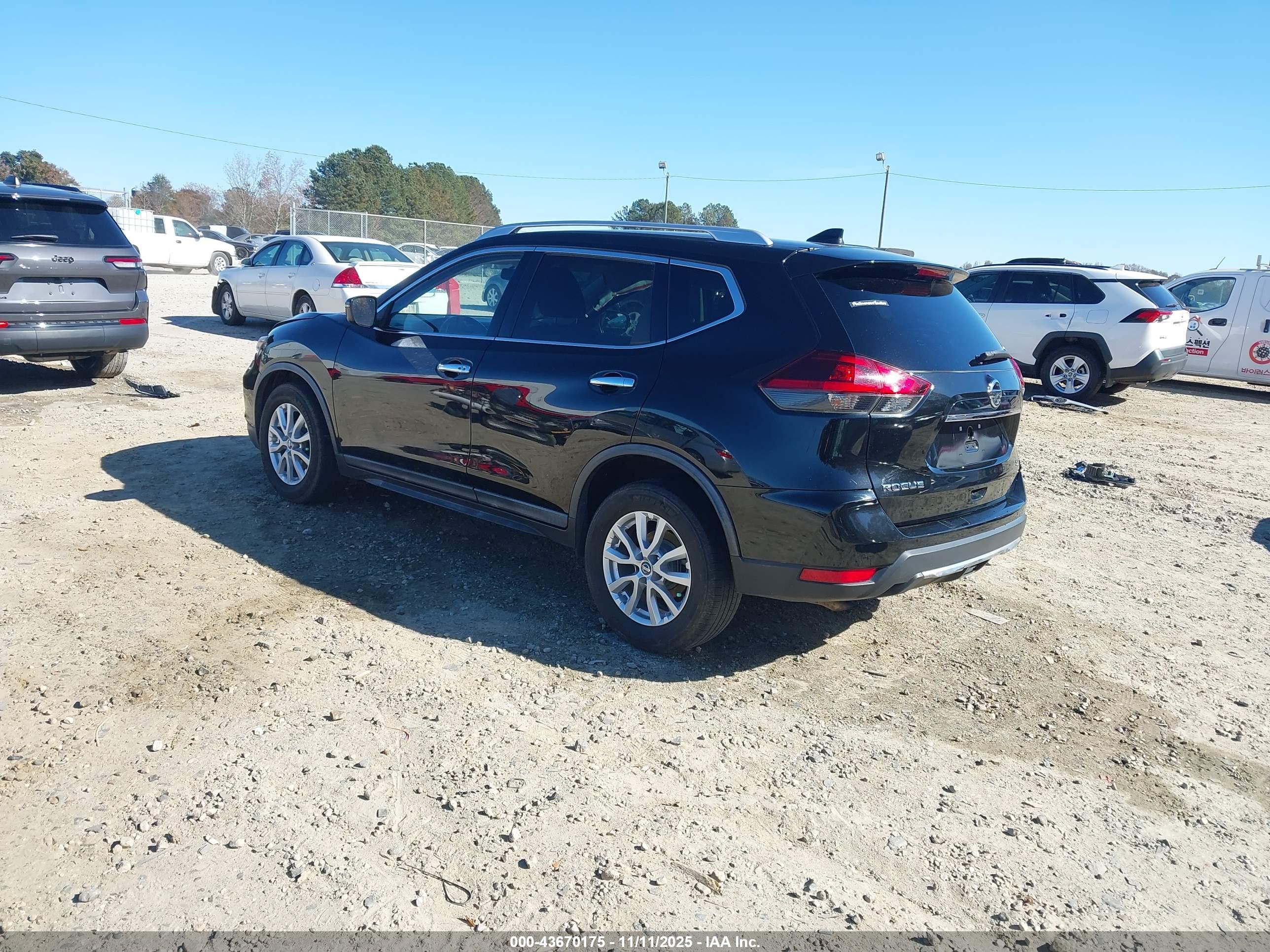 NISSAN ROGUE image 3