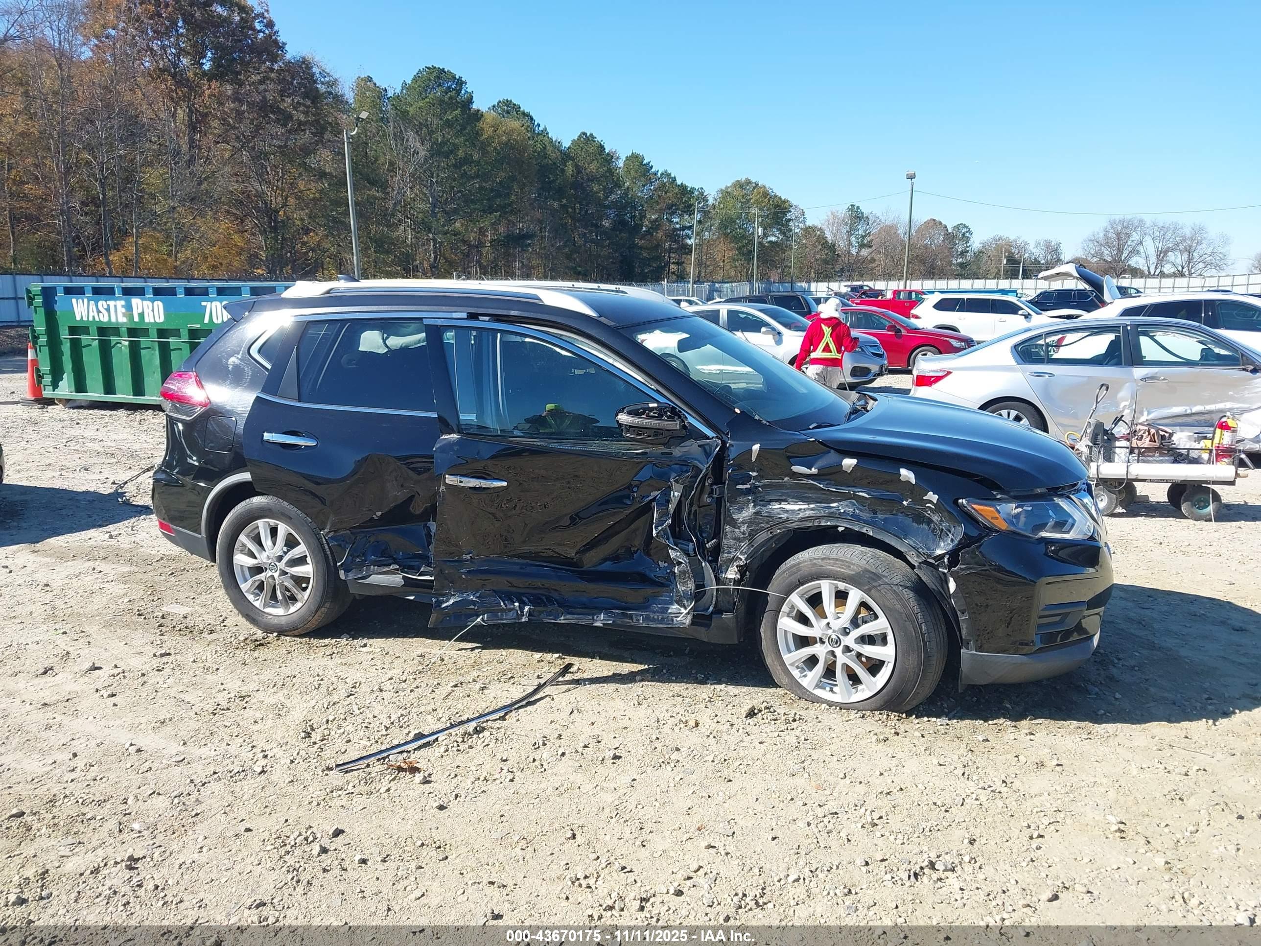 NISSAN ROGUE image 6