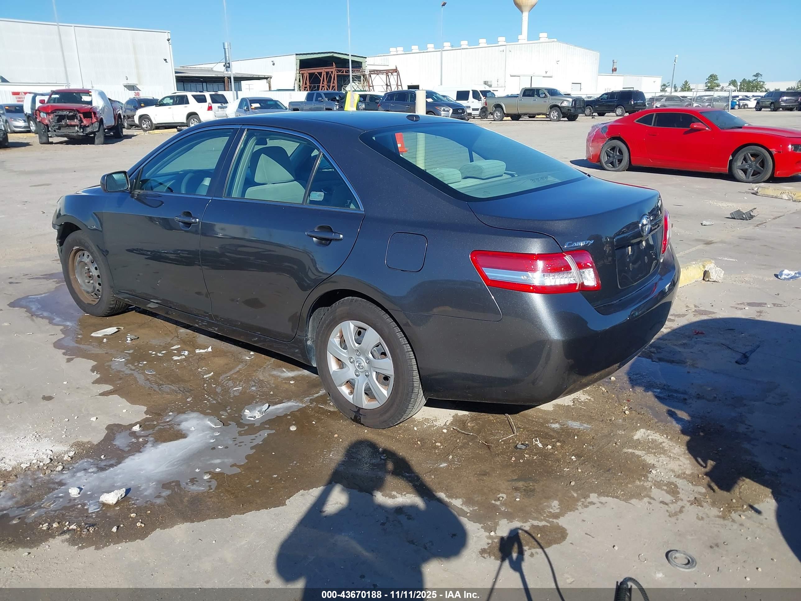 TOYOTA CAMRY image 3