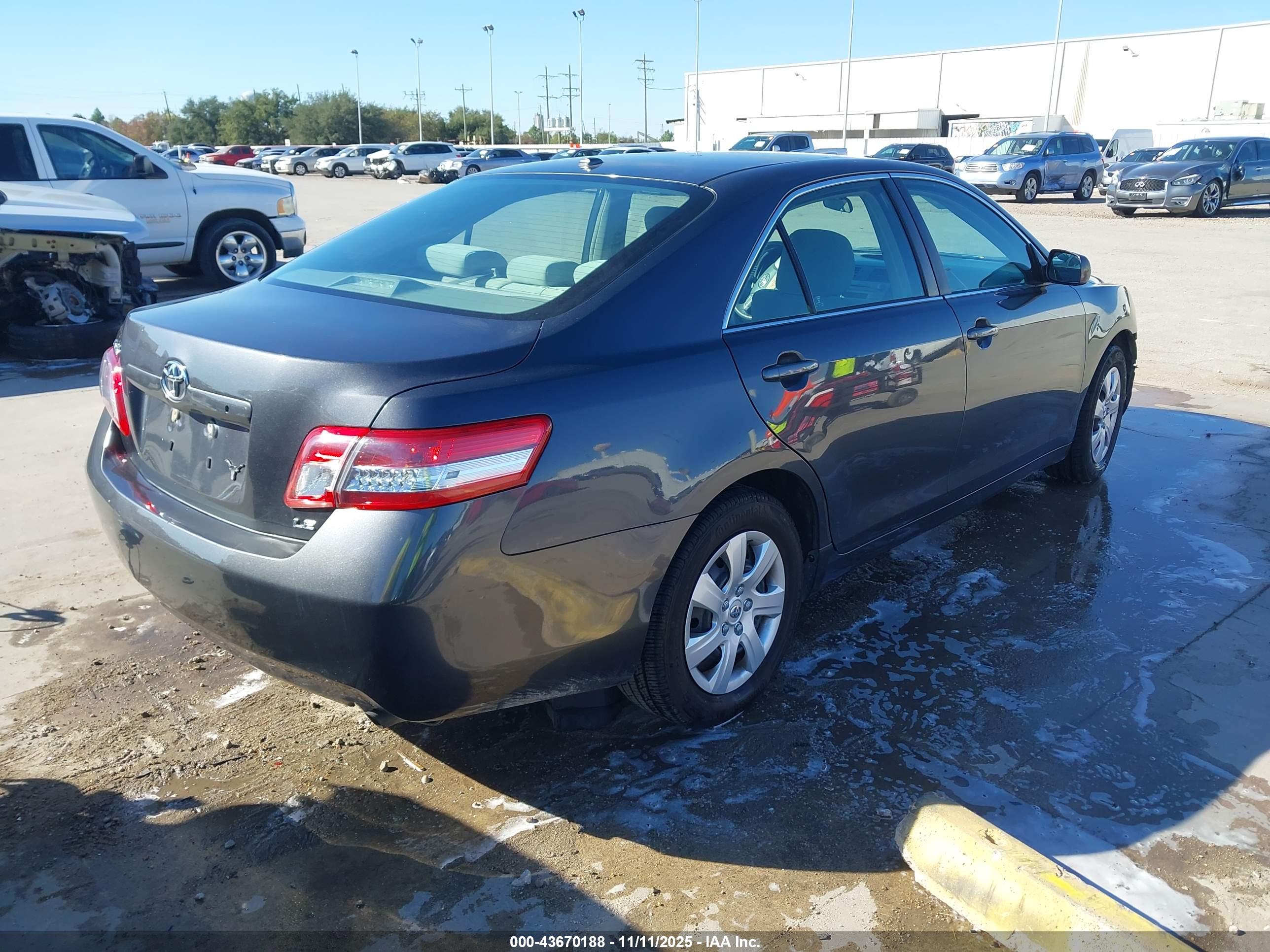 TOYOTA CAMRY image 4