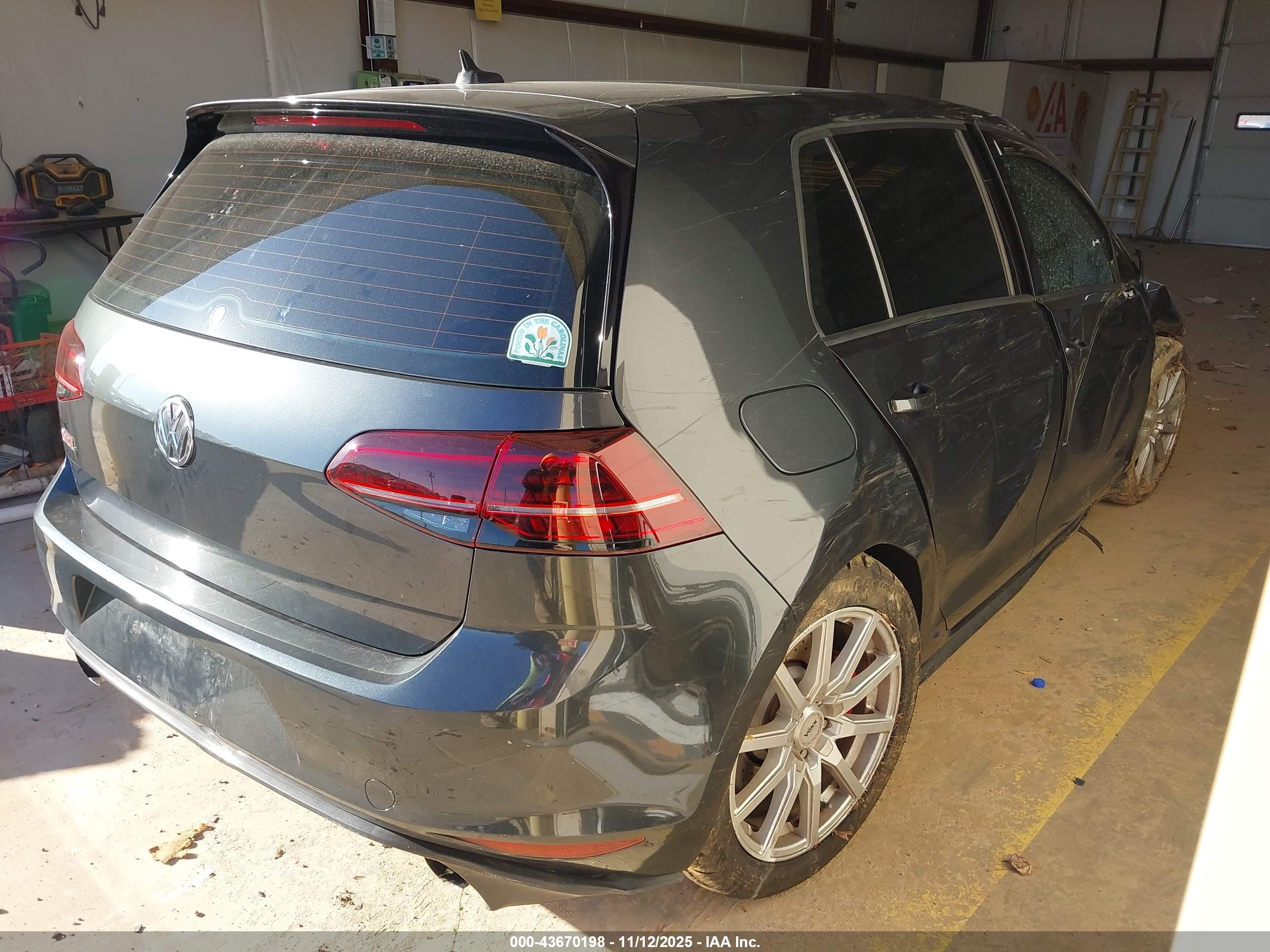 VOLKSWAGEN GOLF image 4