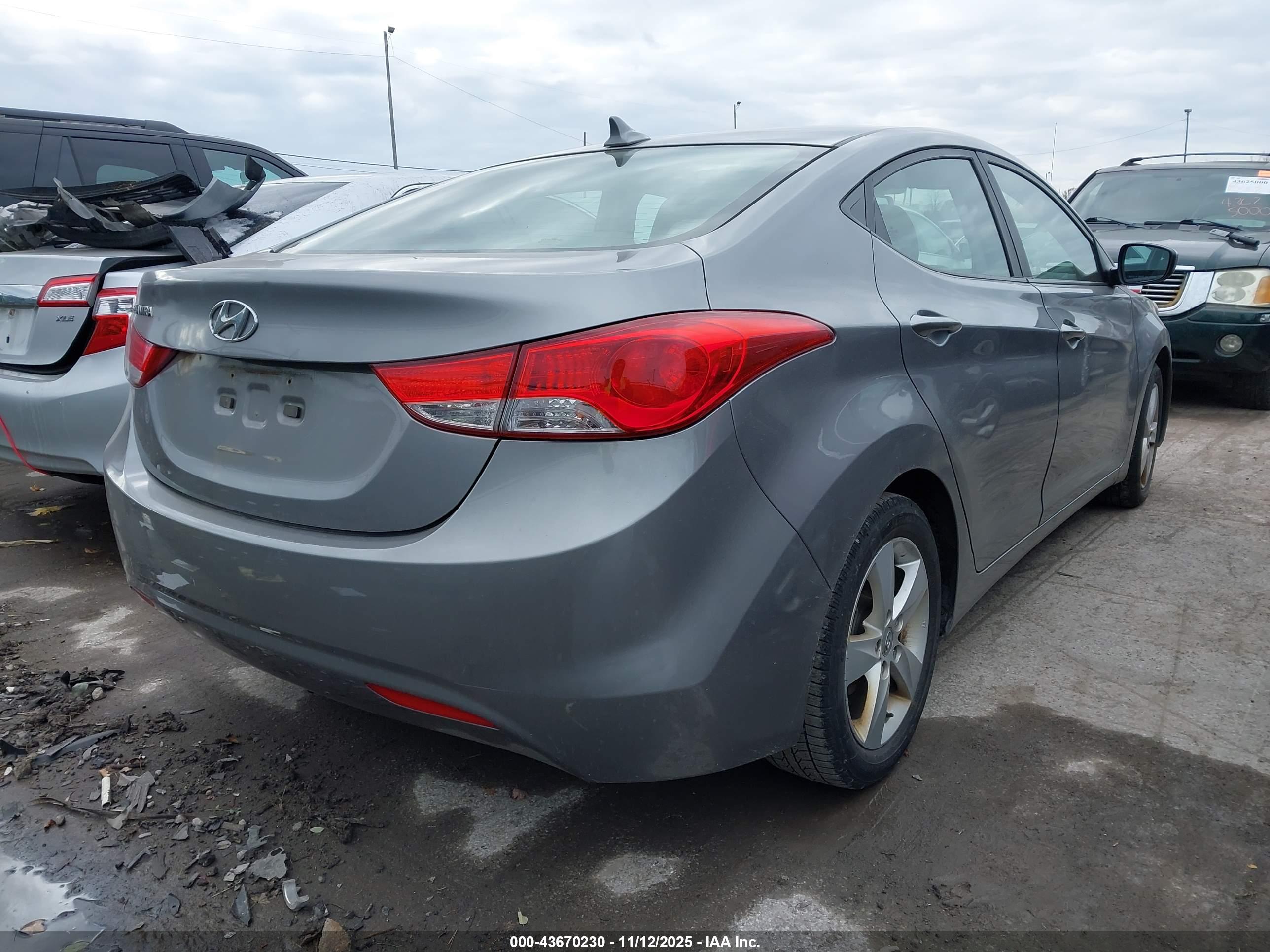 HYUNDAI ELANTRA image 4