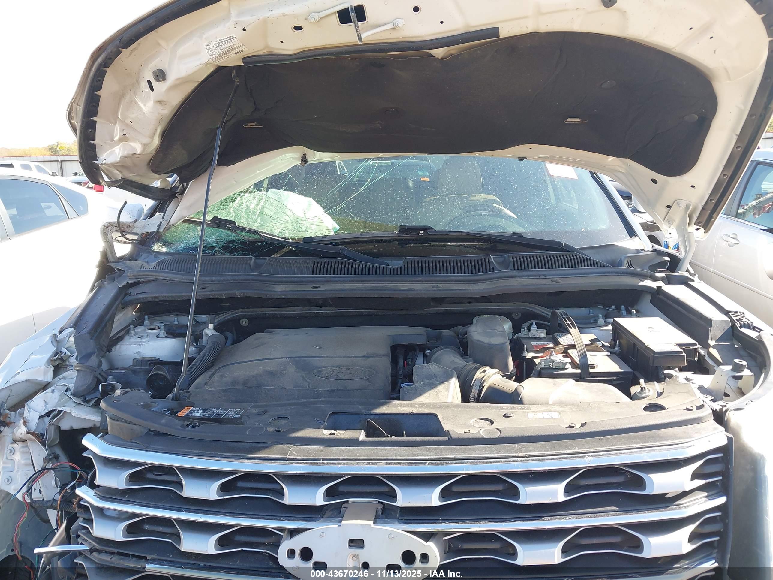 FORD EXPLORER image 10