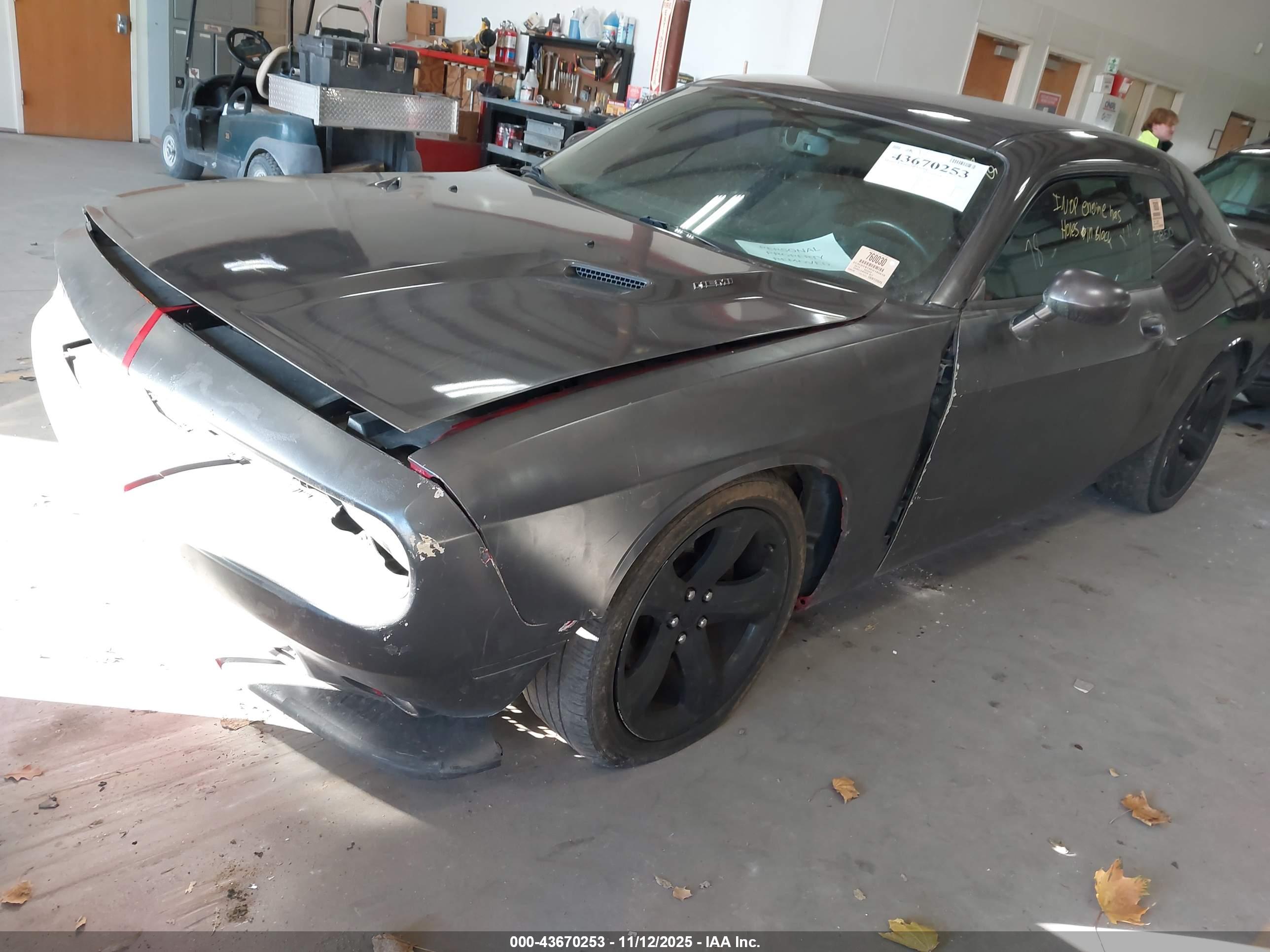 DODGE CHALLENGER image 2