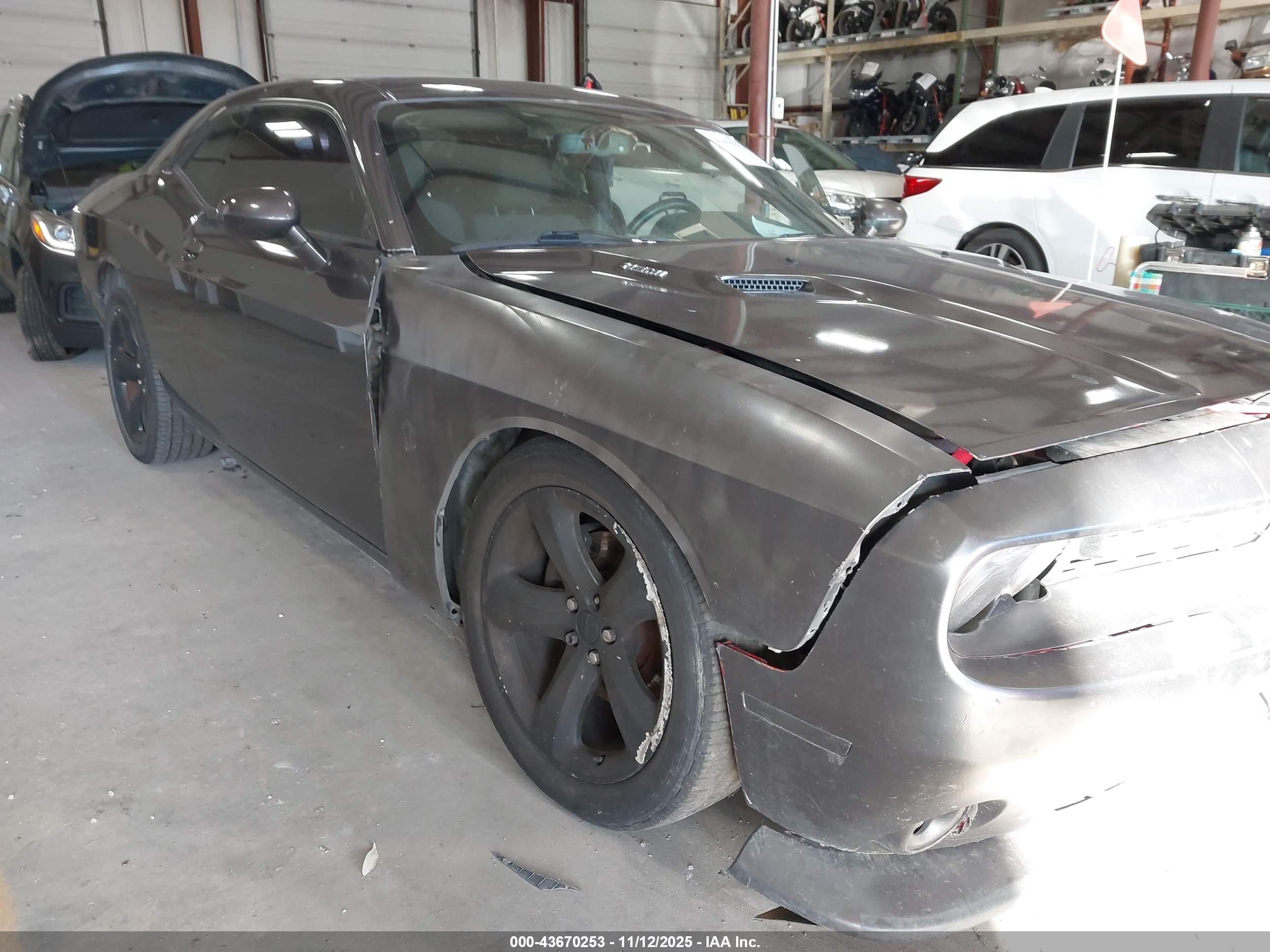 DODGE CHALLENGER image 6
