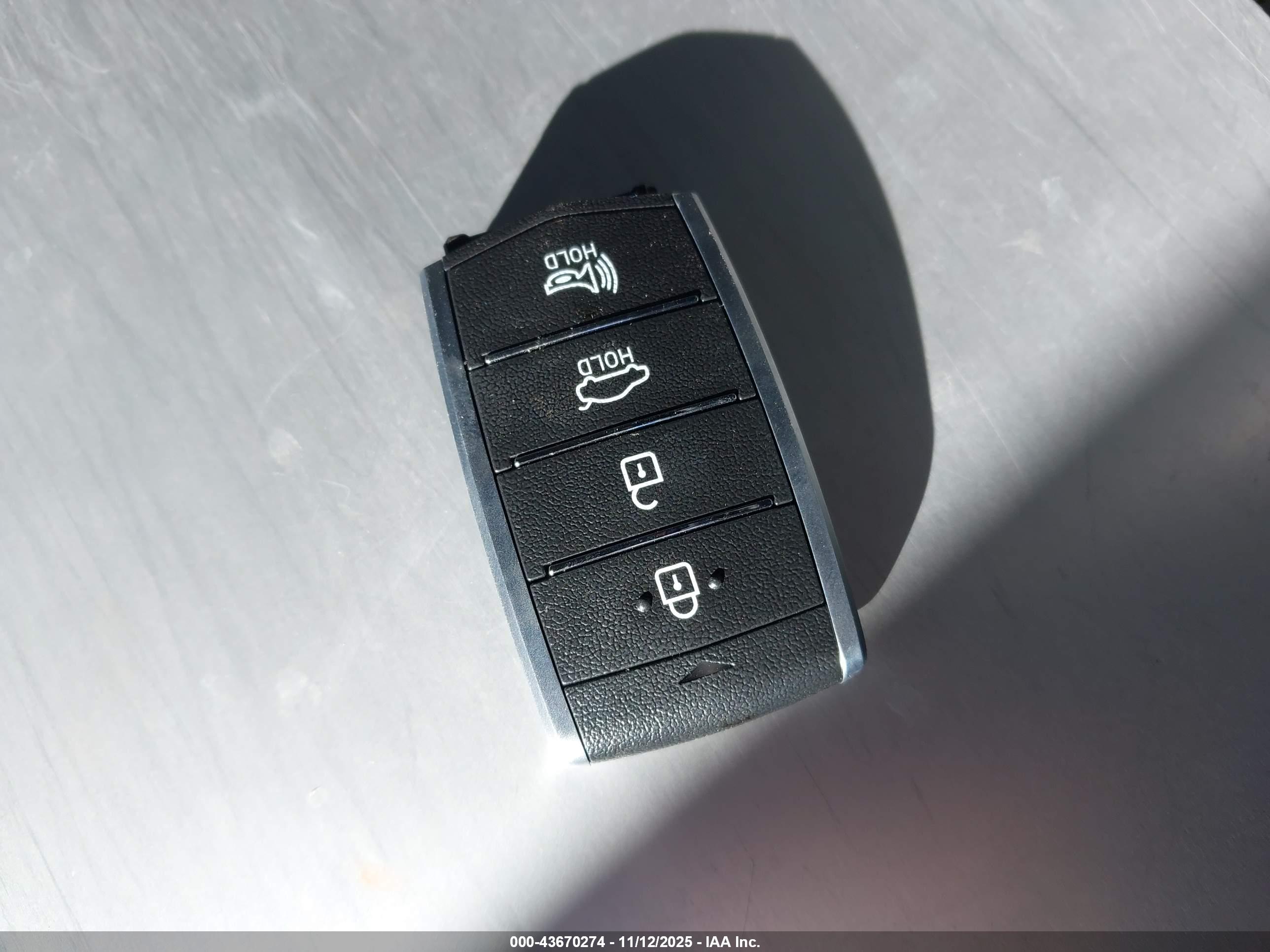 GENESIS G90 image 11