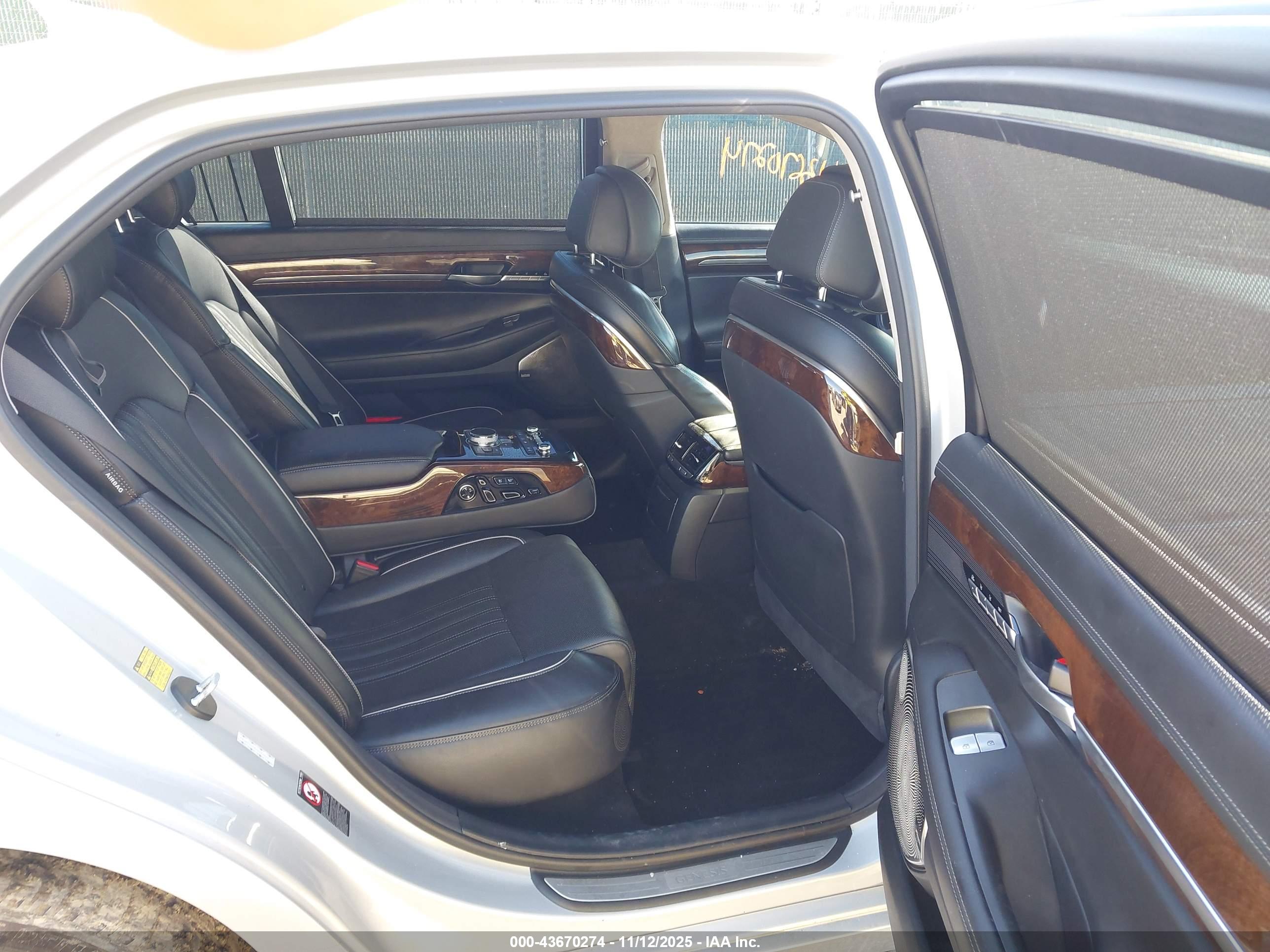 GENESIS G90 image 8