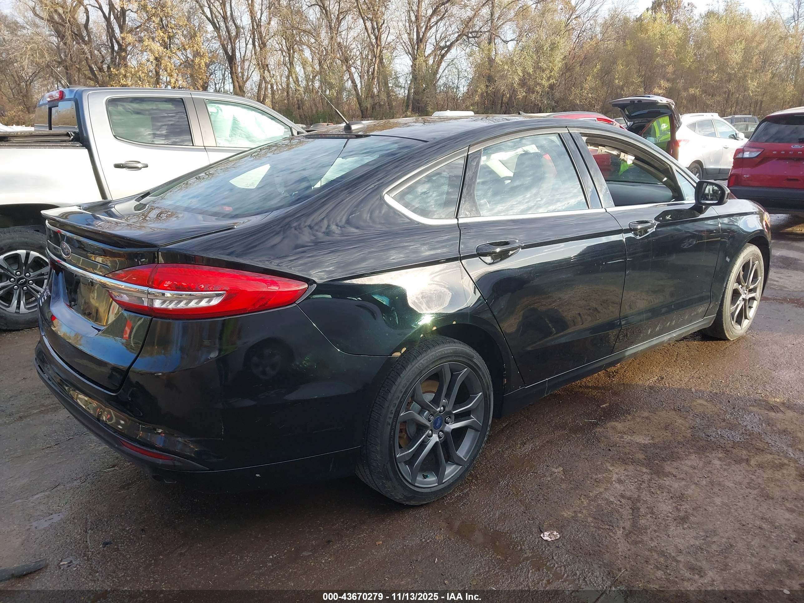 FORD FUSION image 4