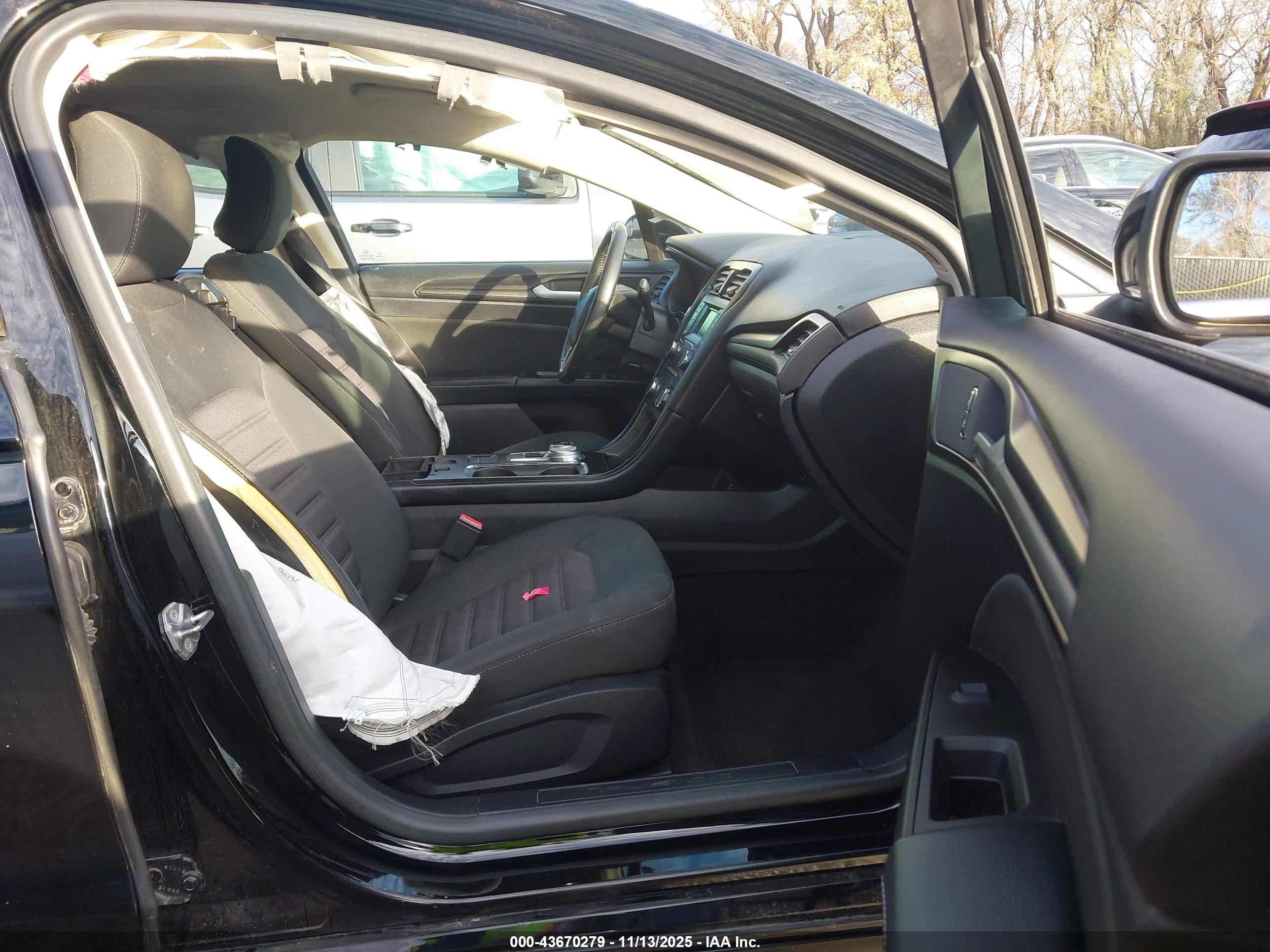 FORD FUSION image 5