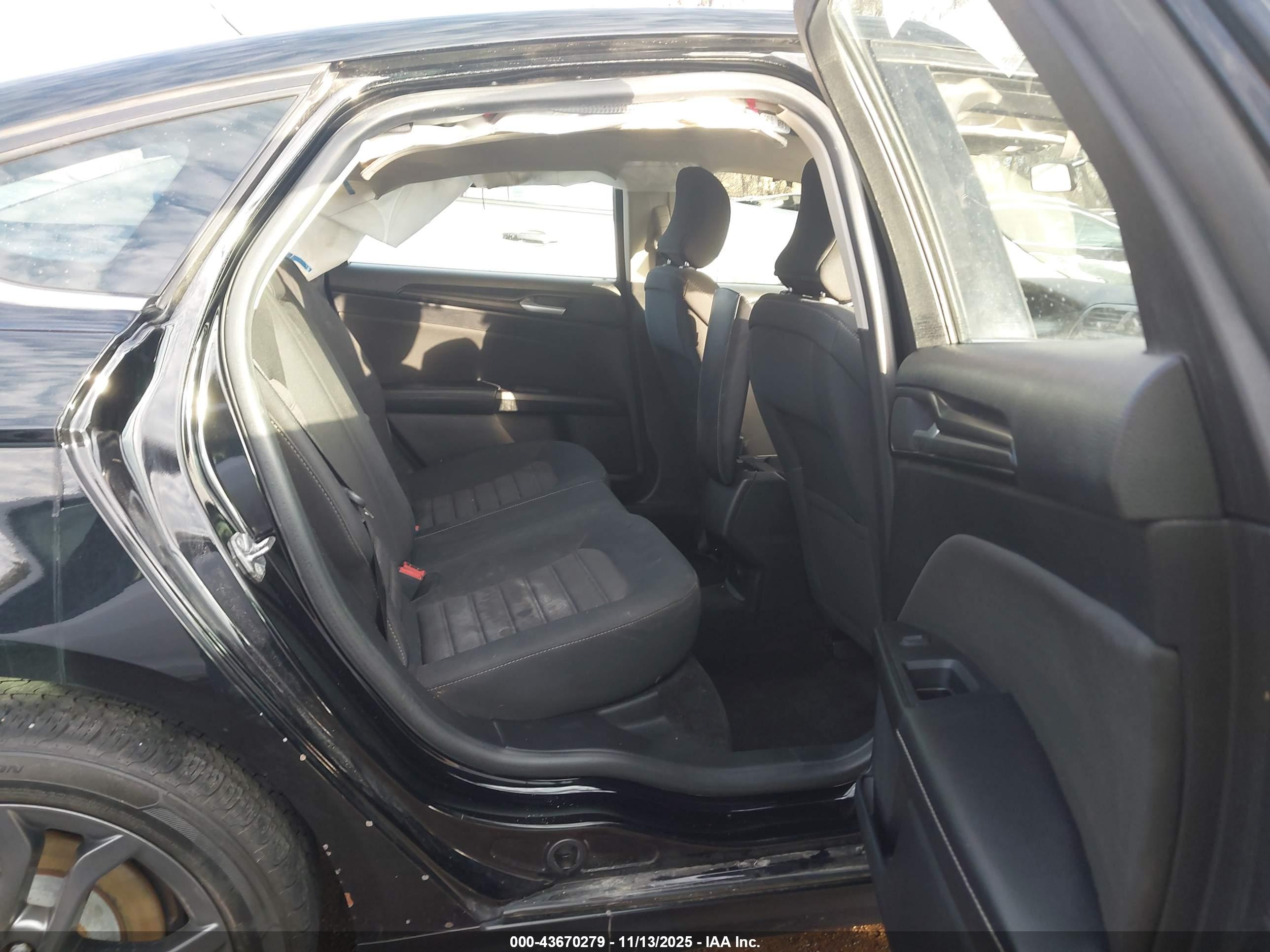 FORD FUSION image 8