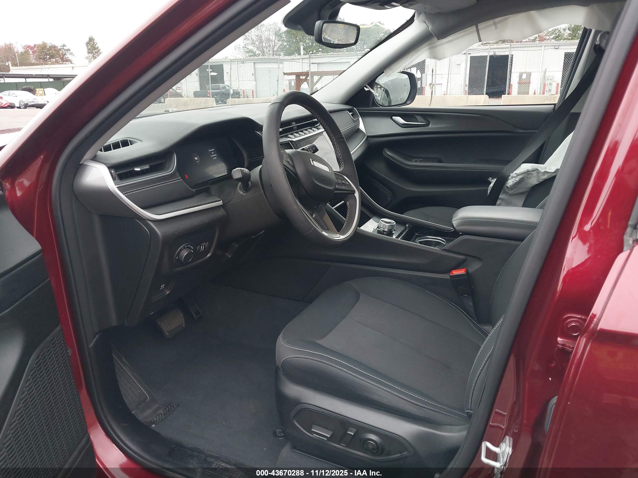 JEEP GRAND image 5