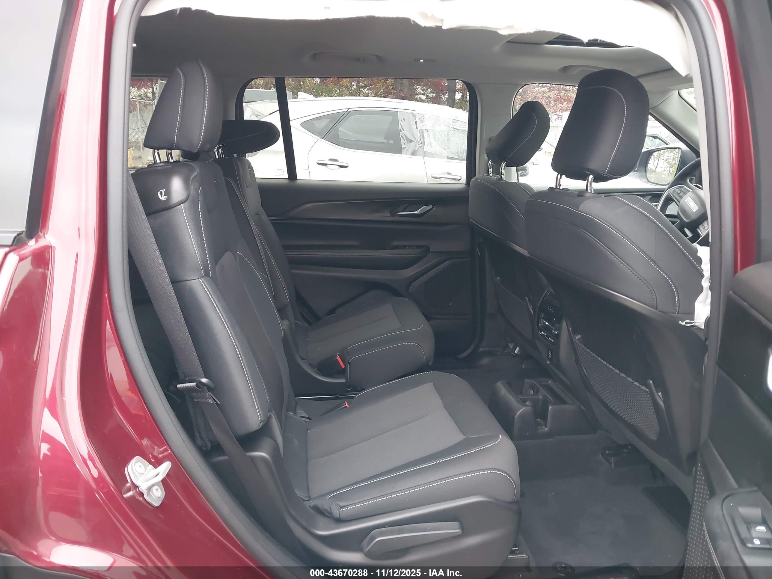 JEEP GRAND image 8