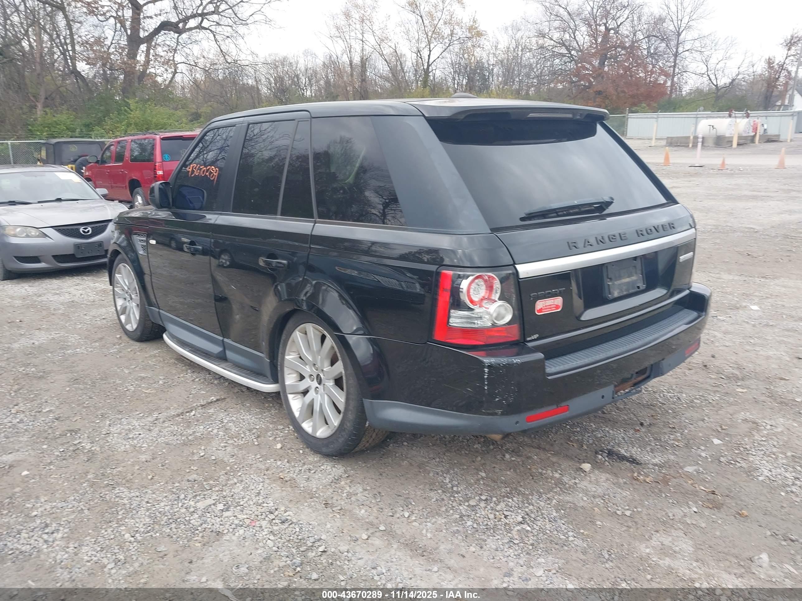 LAND ROVER image 3