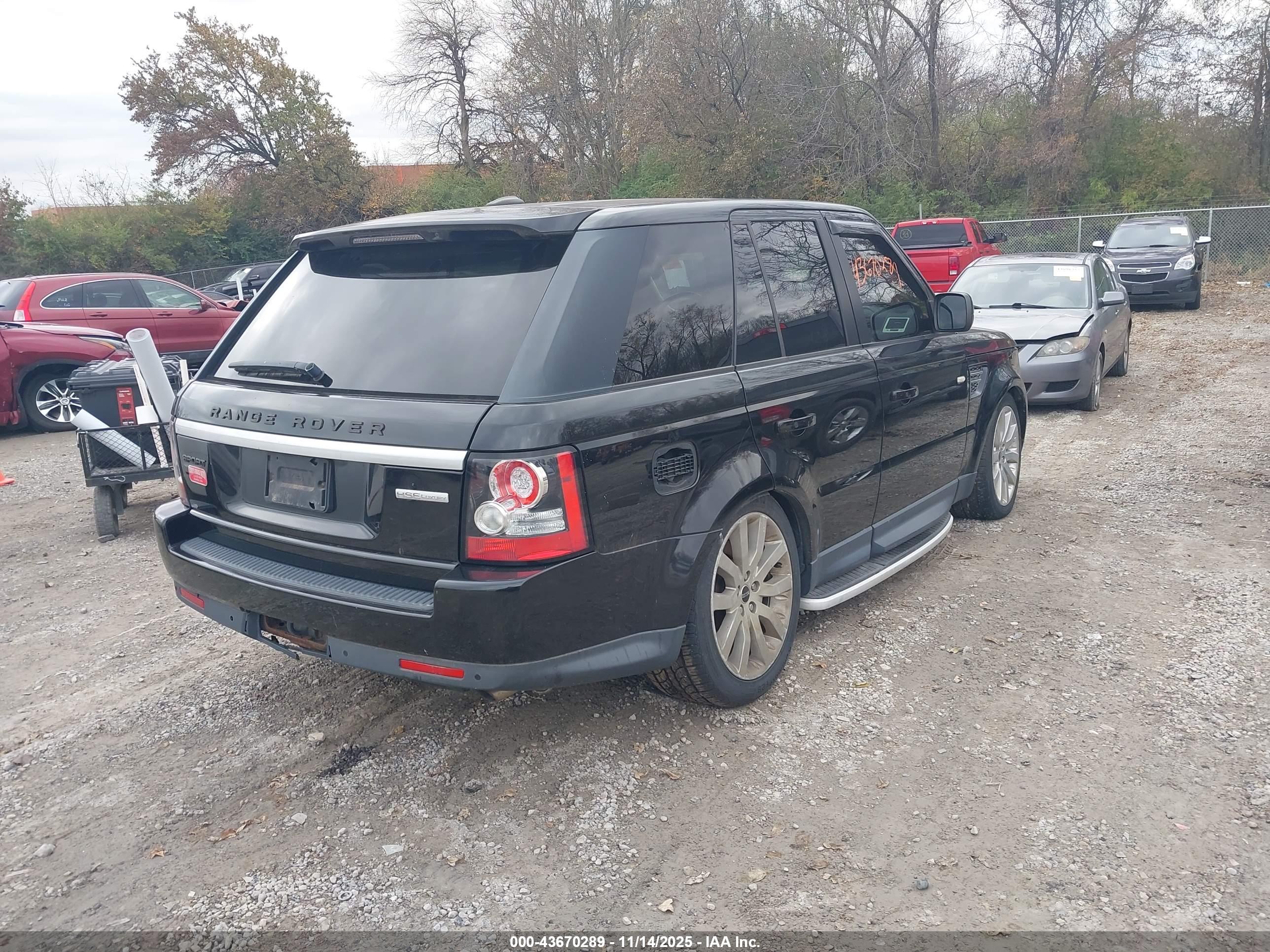 LAND ROVER image 4