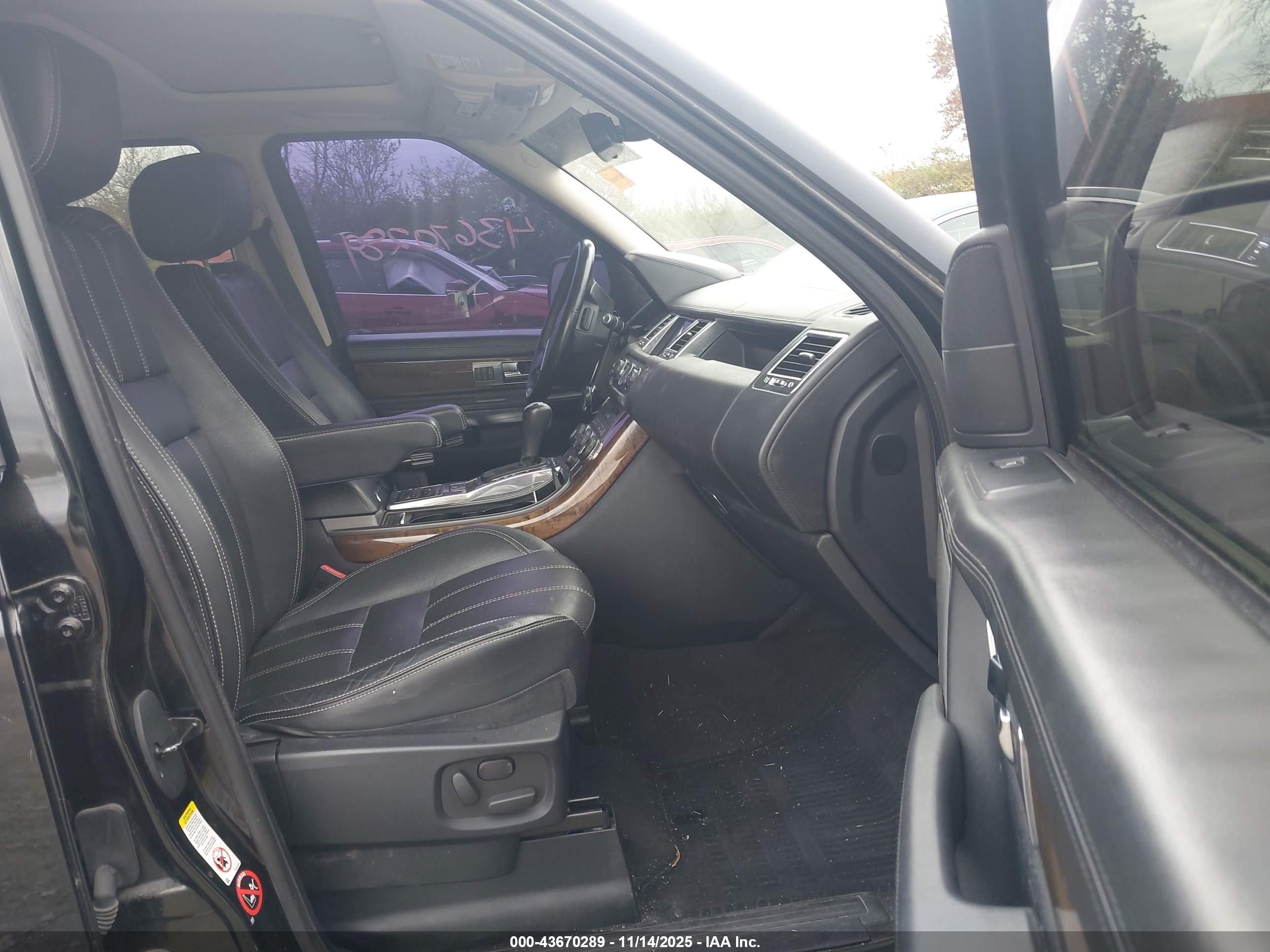 LAND ROVER image 5