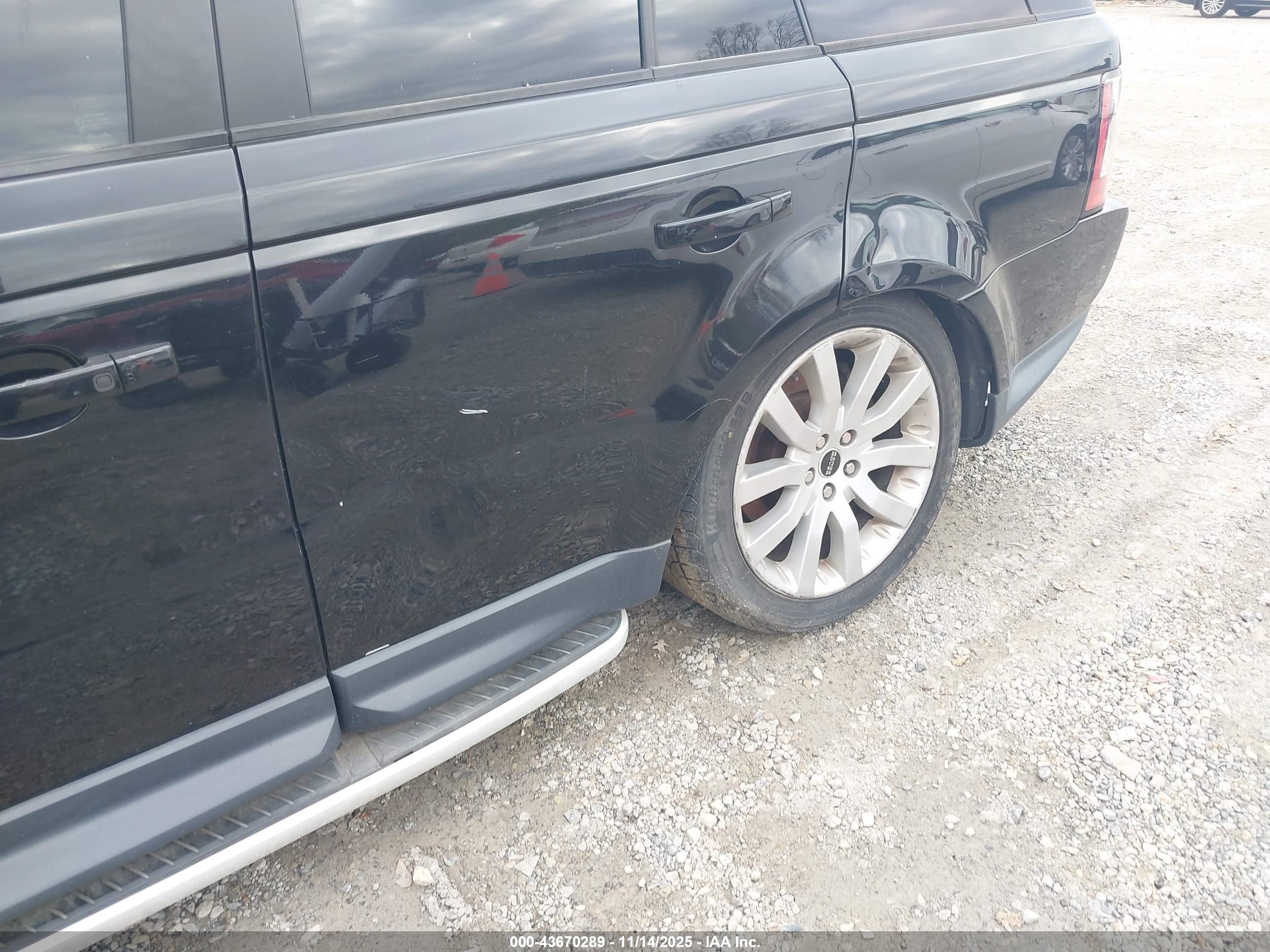 LAND ROVER image 6