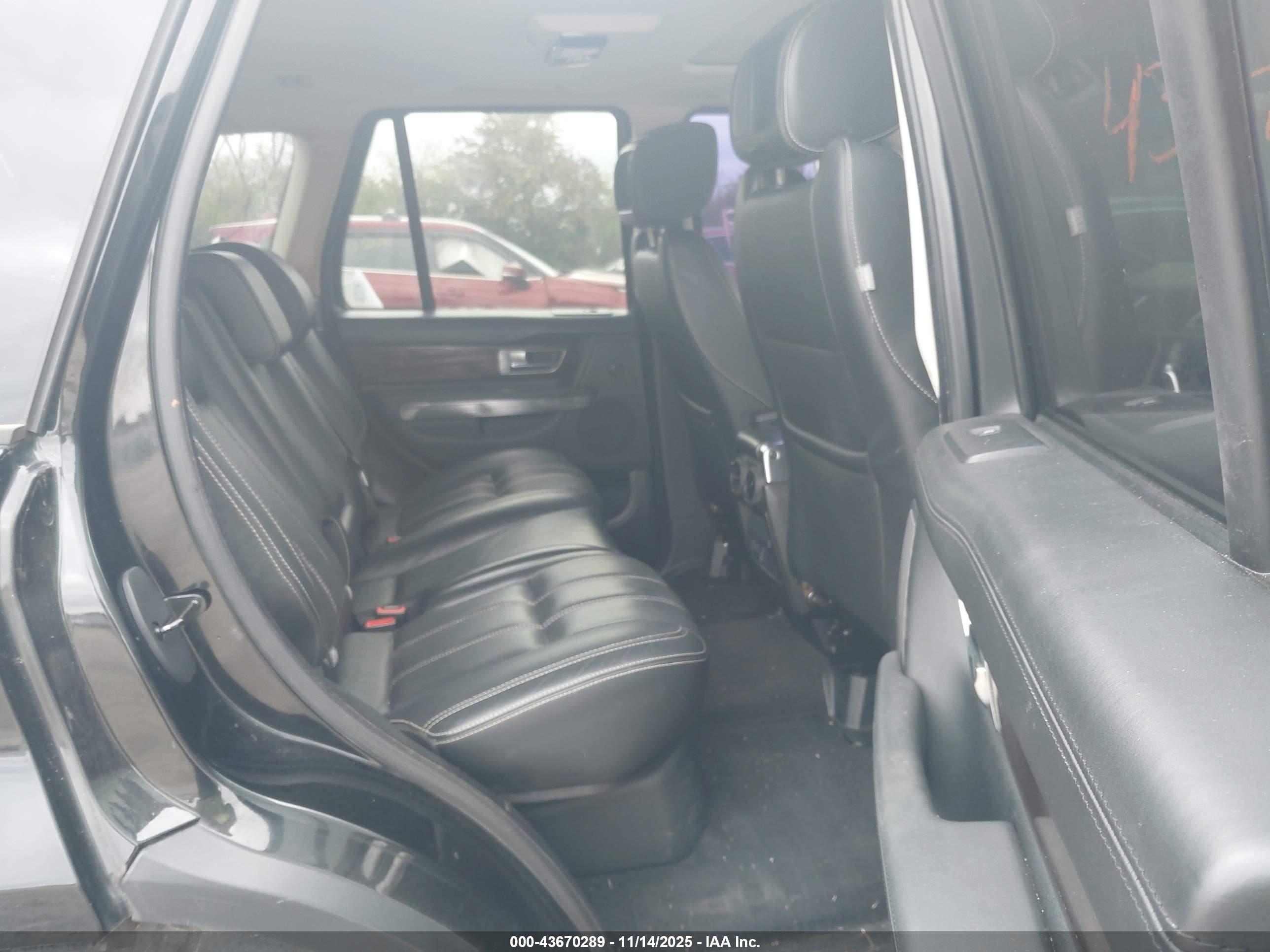 LAND ROVER image 8