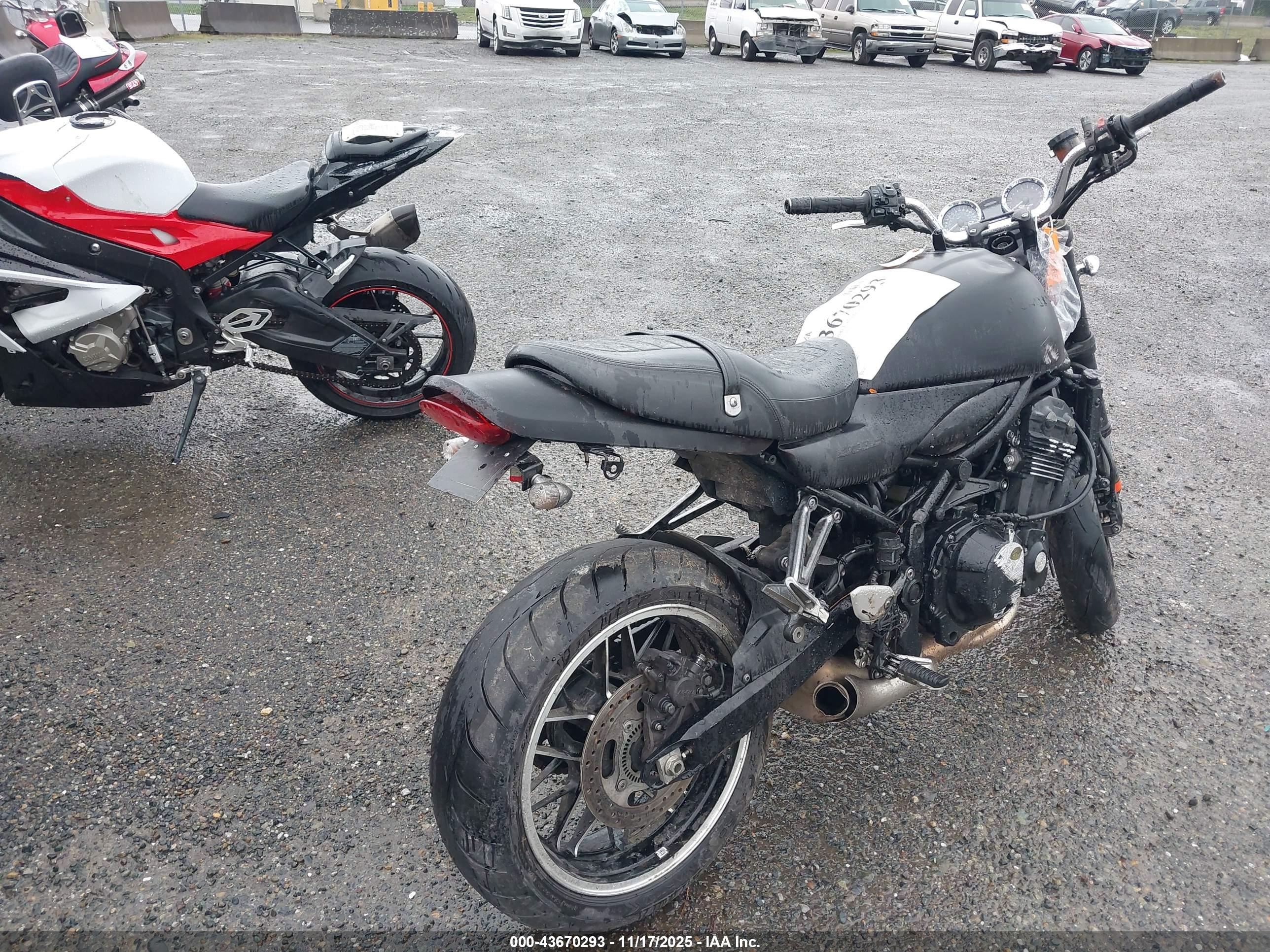 KAWASAKI ZR900 image 4